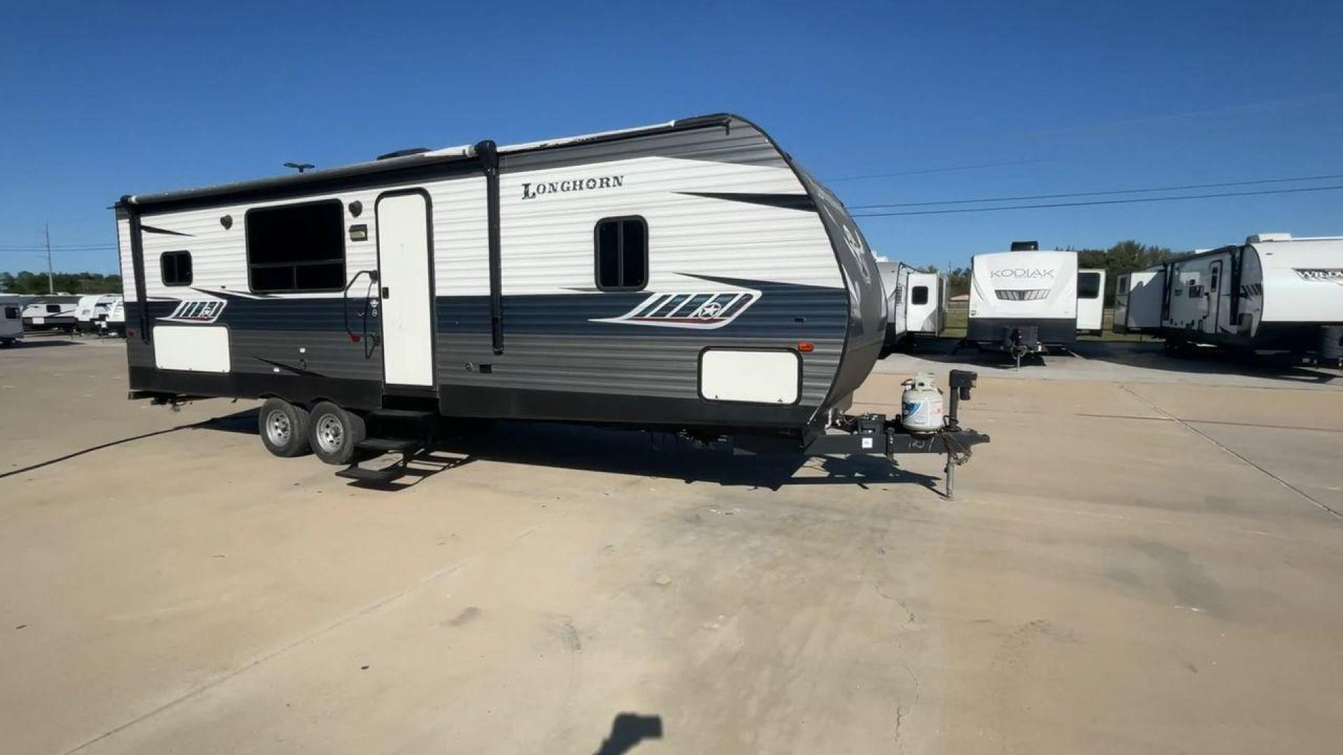 2019 CROSSROADS LONGHORN 280RK (4YDT28029KS) , Length: 32.92 ft.| Dry Weight: 6,660 lbs. | Slides: 1 transmission, located at 4319 N Main St, Cleburne, TX, 76033, (817) 678-5133, 32.385960, -97.391212 - The 2019 Crossroads Longhorn 280RK is a travel trailer offering a comfortable and spacious living experience. This model features a length of 32.92 feet and a dry weight of 6,660 lbs., making it towable while still providing ample living space. It comes equipped with one slide, which greatly enhance - Photo#3