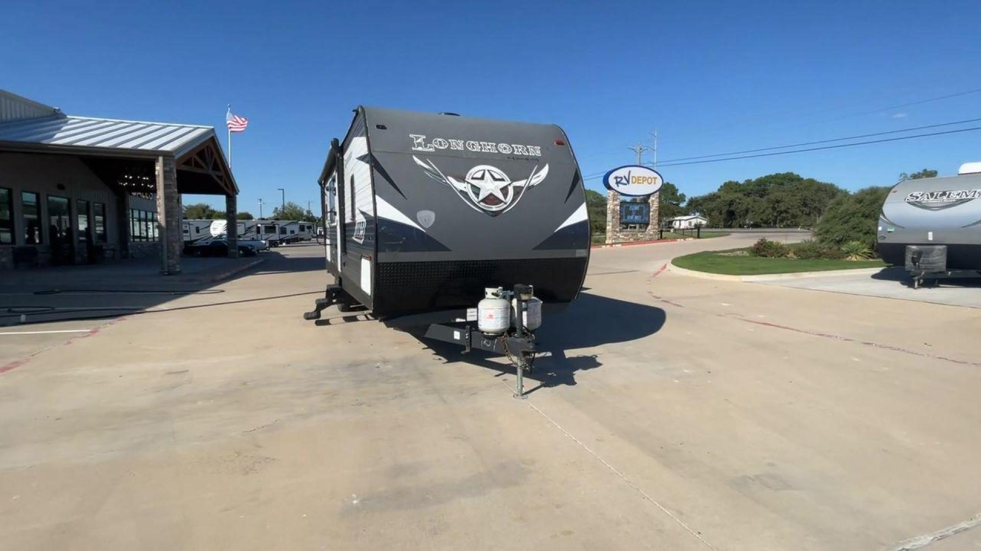 2019 CROSSROADS LONGHORN 280RK (4YDT28029KS) , Length: 32.92 ft.| Dry Weight: 6,660 lbs. | Slides: 1 transmission, located at 4319 N Main St, Cleburne, TX, 76033, (817) 678-5133, 32.385960, -97.391212 - The 2019 Crossroads Longhorn 280RK is a travel trailer offering a comfortable and spacious living experience. This model features a length of 32.92 feet and a dry weight of 6,660 lbs., making it towable while still providing ample living space. It comes equipped with one slide, which greatly enhance - Photo#4