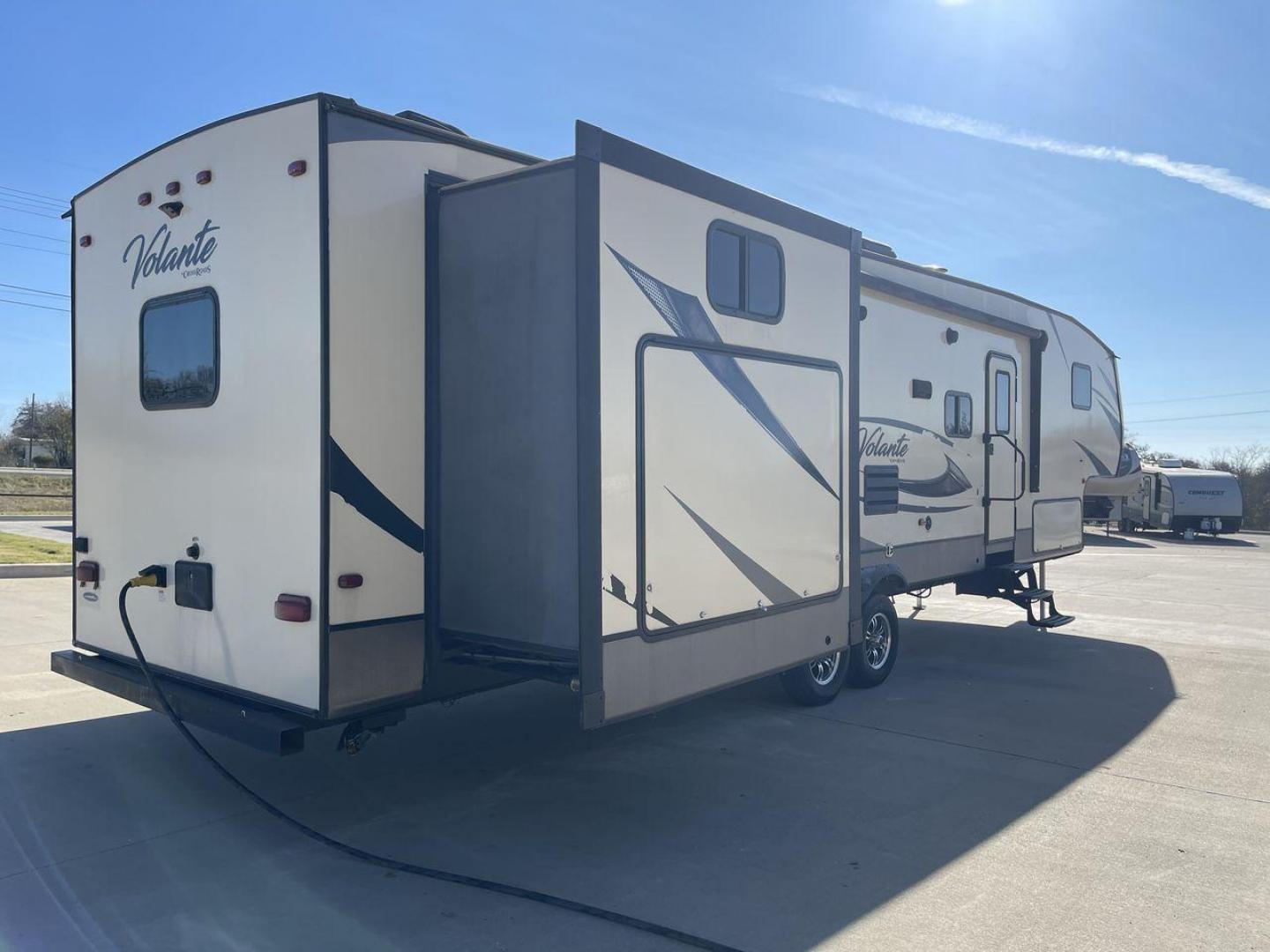 2019 CROSSROADS VOLANTE 360DB (4YDF36023K6) , Length: 39.92 ft. | Dry Weight: 11,172 lbs. | Slides: 3 transmission, located at 4319 N Main St, Cleburne, TX, 76033, (817) 678-5133, 32.385960, -97.391212 - The 2019 CrossRoads Volante 360DB is a spacious and family-friendly fifth wheel, offering a thoughtful layout and modern amenities that ensure comfort and convenience on the road. With its bunkhouse design and multiple slide-outs, it’s an excellent choice for large families or groups seeking versa - Photo#25