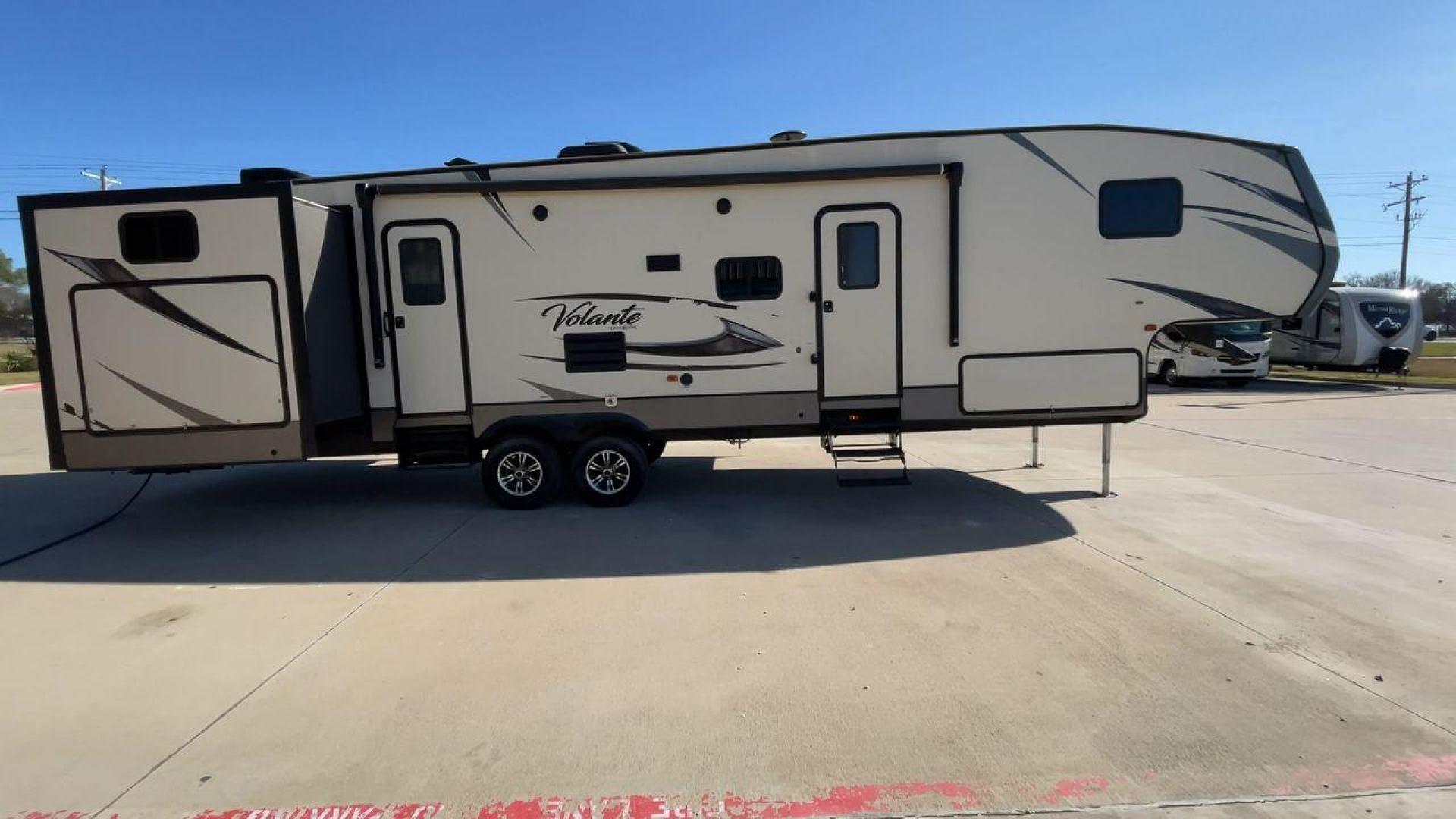 2019 CROSSROADS VOLANTE 360DB (4YDF36023K6) , Length: 39.92 ft. | Dry Weight: 11,172 lbs. | Slides: 3 transmission, located at 4319 N Main St, Cleburne, TX, 76033, (817) 678-5133, 32.385960, -97.391212 - The 2019 CrossRoads Volante 360DB is a spacious and family-friendly fifth wheel, offering a thoughtful layout and modern amenities that ensure comfort and convenience on the road. With its bunkhouse design and multiple slide-outs, it’s an excellent choice for large families or groups seeking versa - Photo#2