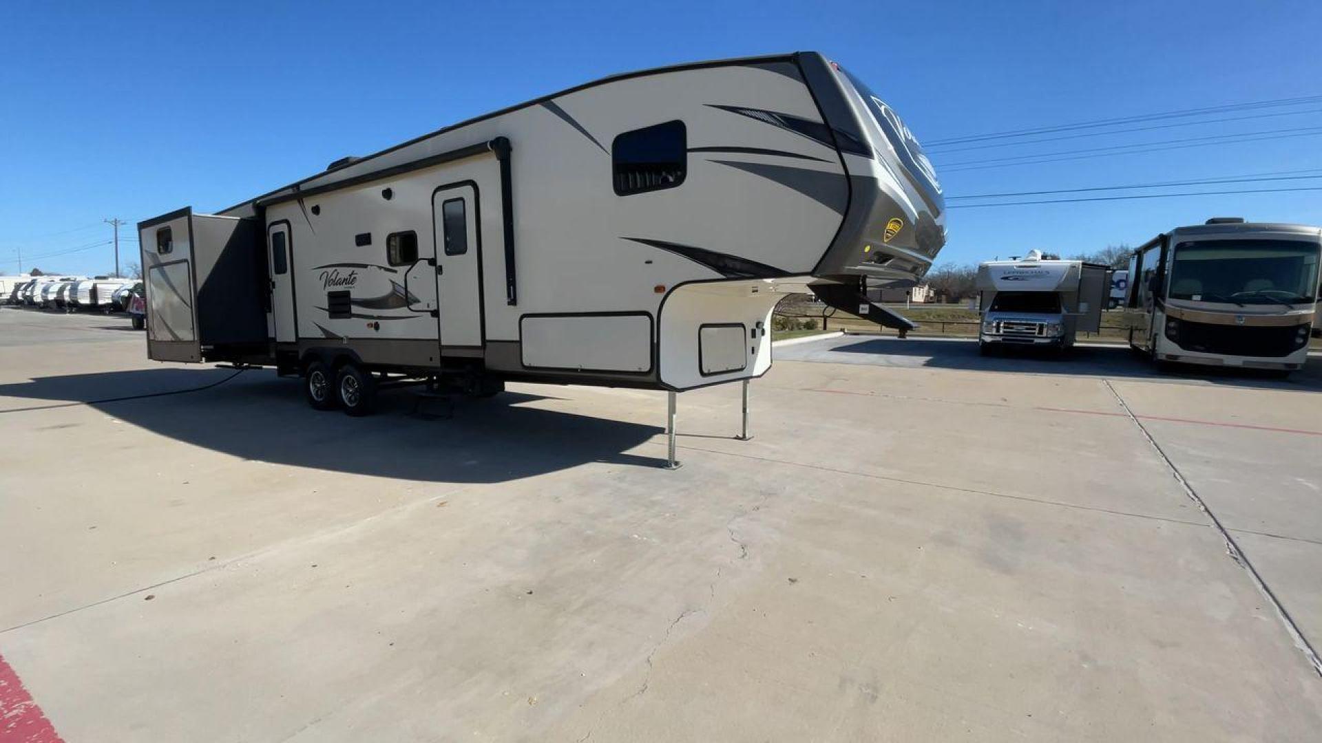 2019 CROSSROADS VOLANTE 360DB (4YDF36023K6) , Length: 39.92 ft. | Dry Weight: 11,172 lbs. | Slides: 3 transmission, located at 4319 N Main St, Cleburne, TX, 76033, (817) 678-5133, 32.385960, -97.391212 - The 2019 CrossRoads Volante 360DB is a spacious and family-friendly fifth wheel, offering a thoughtful layout and modern amenities that ensure comfort and convenience on the road. With its bunkhouse design and multiple slide-outs, it’s an excellent choice for large families or groups seeking versa - Photo#3