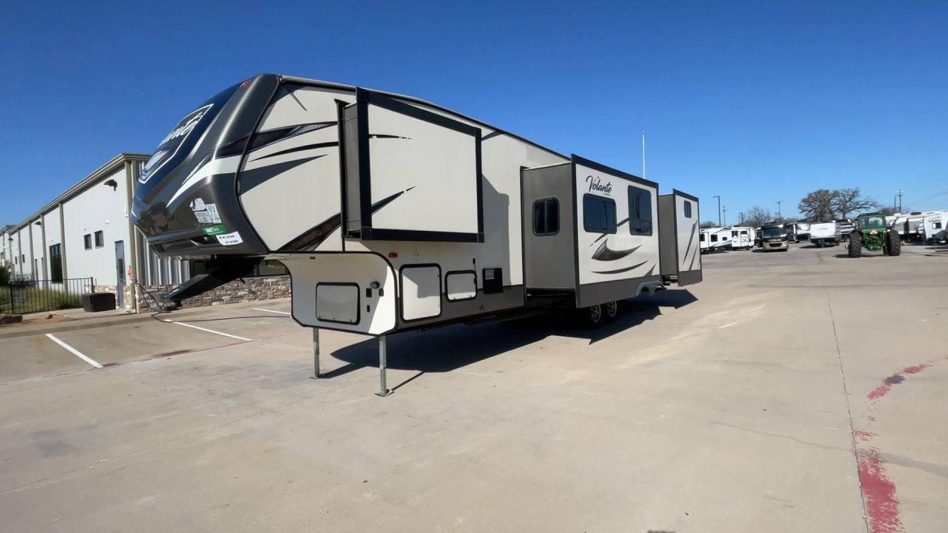 2019 CROSSROADS VOLANTE 360DB (4YDF36023K6) , Length: 39.92 ft. | Dry Weight: 11,172 lbs. | Slides: 3 transmission, located at 4319 N Main St, Cleburne, TX, 76033, (817) 678-5133, 32.385960, -97.391212 - The 2019 CrossRoads Volante 360DB is a spacious and family-friendly fifth wheel, offering a thoughtful layout and modern amenities that ensure comfort and convenience on the road. With its bunkhouse design and multiple slide-outs, it’s an excellent choice for large families or groups seeking versa - Photo#5