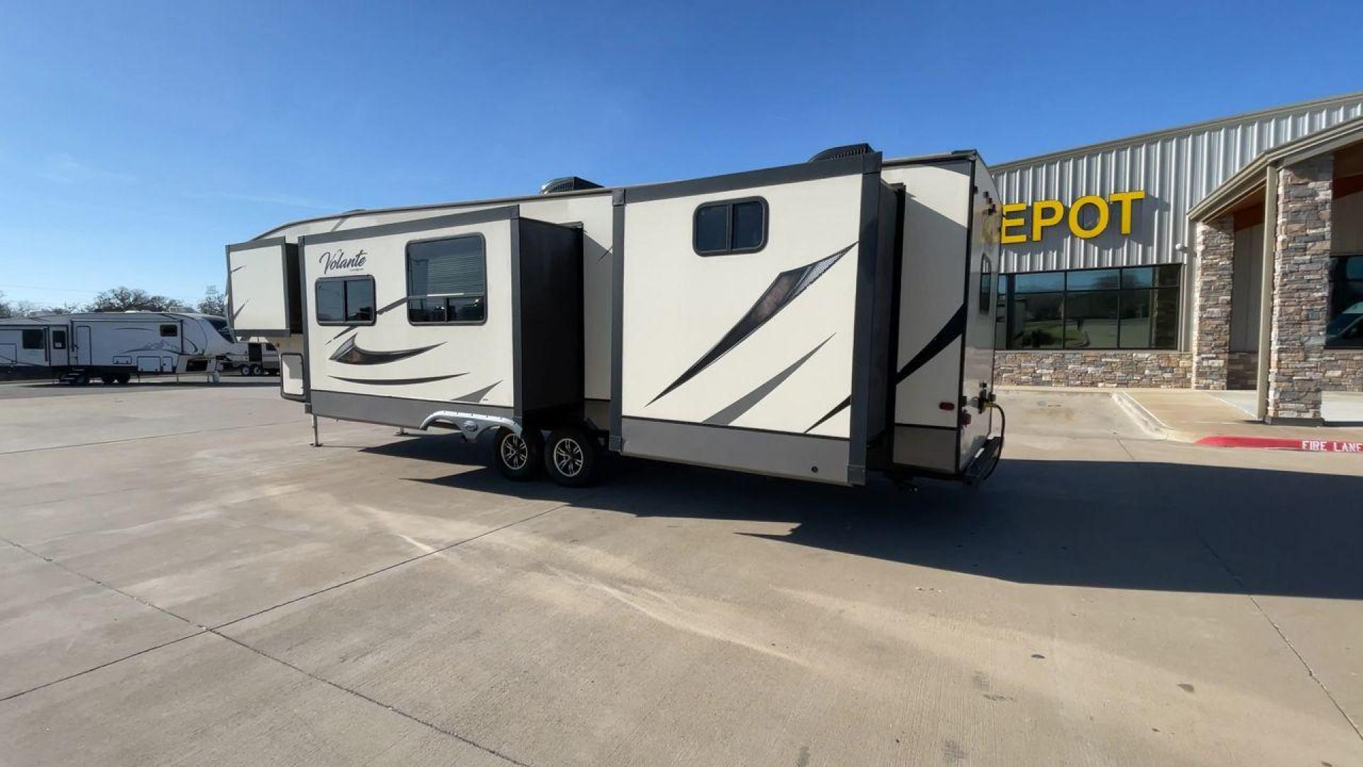 2019 CROSSROADS VOLANTE 360DB (4YDF36023K6) , Length: 39.92 ft. | Dry Weight: 11,172 lbs. | Slides: 3 transmission, located at 4319 N Main St, Cleburne, TX, 76033, (817) 678-5133, 32.385960, -97.391212 - The 2019 CrossRoads Volante 360DB is a spacious and family-friendly fifth wheel, offering a thoughtful layout and modern amenities that ensure comfort and convenience on the road. With its bunkhouse design and multiple slide-outs, it’s an excellent choice for large families or groups seeking versa - Photo#7