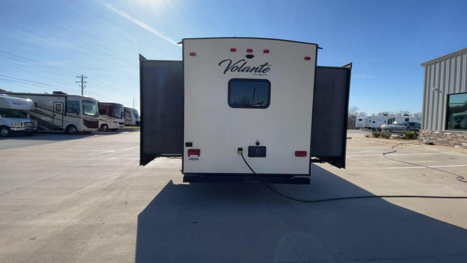 2019 CROSSROADS VOLANTE 360DB (4YDF36023K6) , Length: 39.92 ft. | Dry Weight: 11,172 lbs. | Slides: 3 transmission, located at 4319 N Main St, Cleburne, TX, 76033, (817) 678-5133, 32.385960, -97.391212 - The 2019 CrossRoads Volante 360DB is a spacious and family-friendly fifth wheel, offering a thoughtful layout and modern amenities that ensure comfort and convenience on the road. With its bunkhouse design and multiple slide-outs, it’s an excellent choice for large families or groups seeking versa - Photo#8