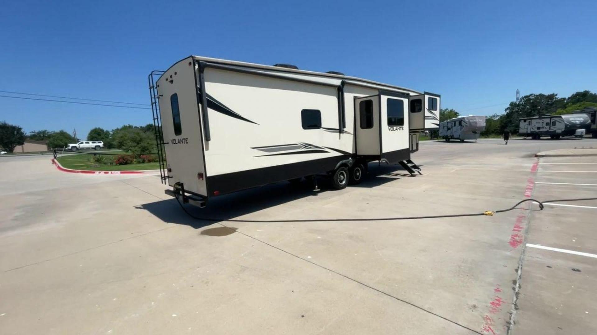 2019 CROSSROADS VOLANTE 3851FL (4YDF38526K9) , located at 4319 N Main St, Cleburne, TX, 76033, (817) 678-5133, 32.385960, -97.391212 - Photo#1