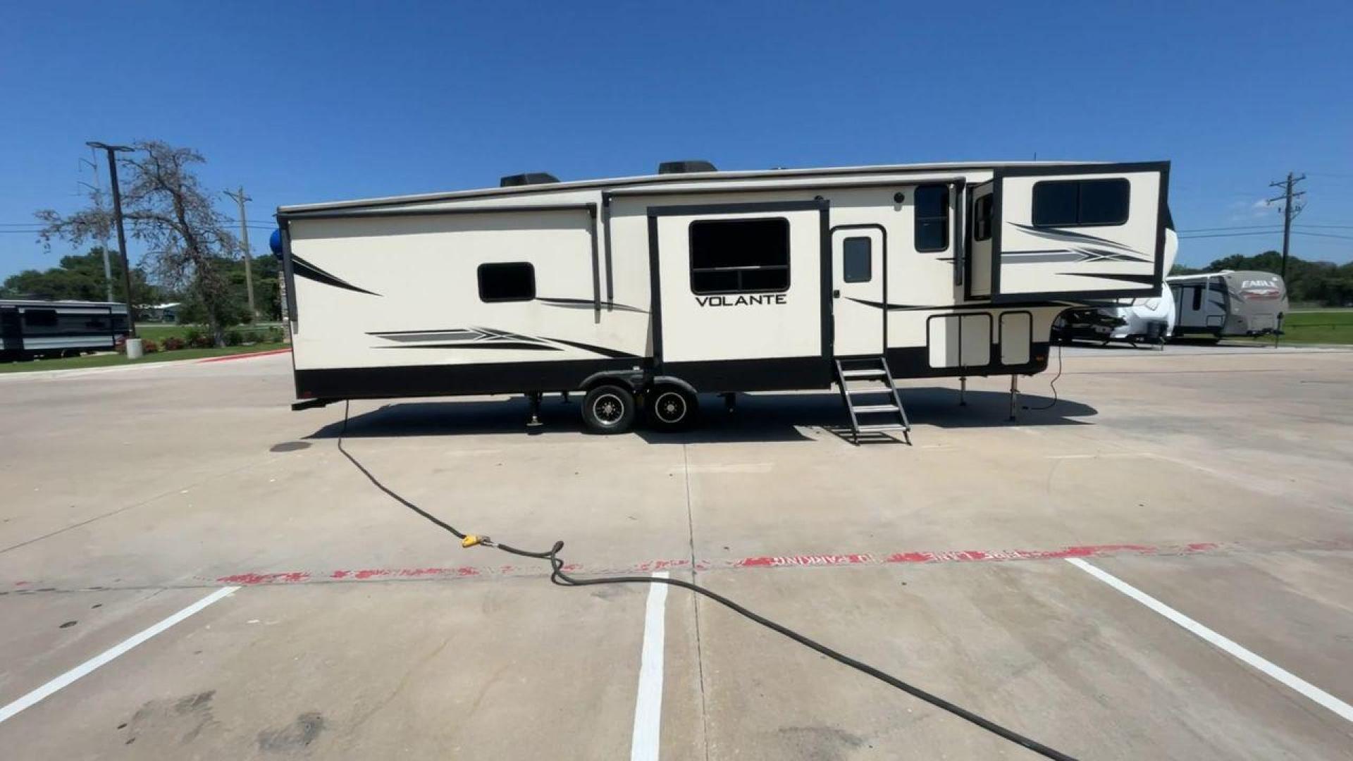 2019 CROSSROADS VOLANTE 3851FL (4YDF38526K9) , located at 4319 N Main St, Cleburne, TX, 76033, (817) 678-5133, 32.385960, -97.391212 - Photo#2