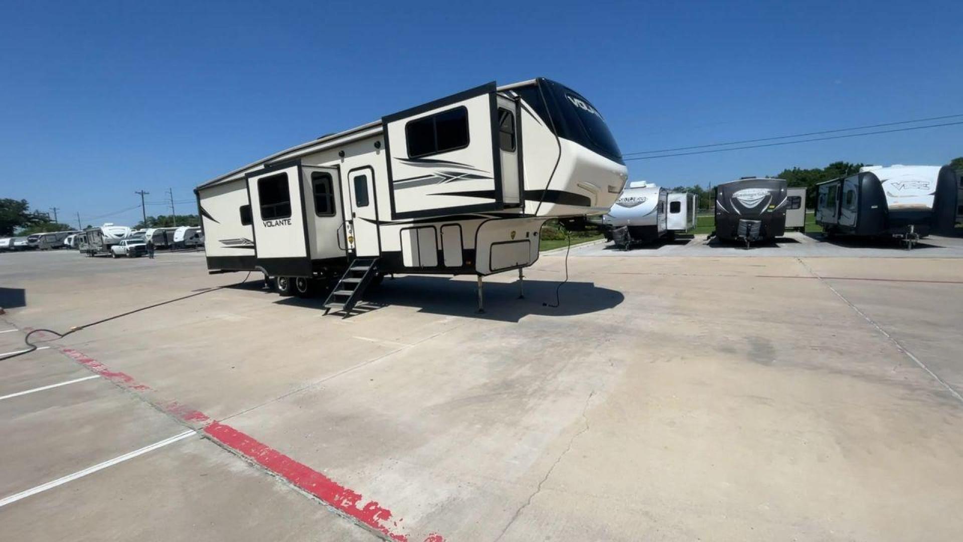 2019 CROSSROADS VOLANTE 3851FL (4YDF38526K9) , located at 4319 N Main St, Cleburne, TX, 76033, (817) 678-5133, 32.385960, -97.391212 - Photo#3