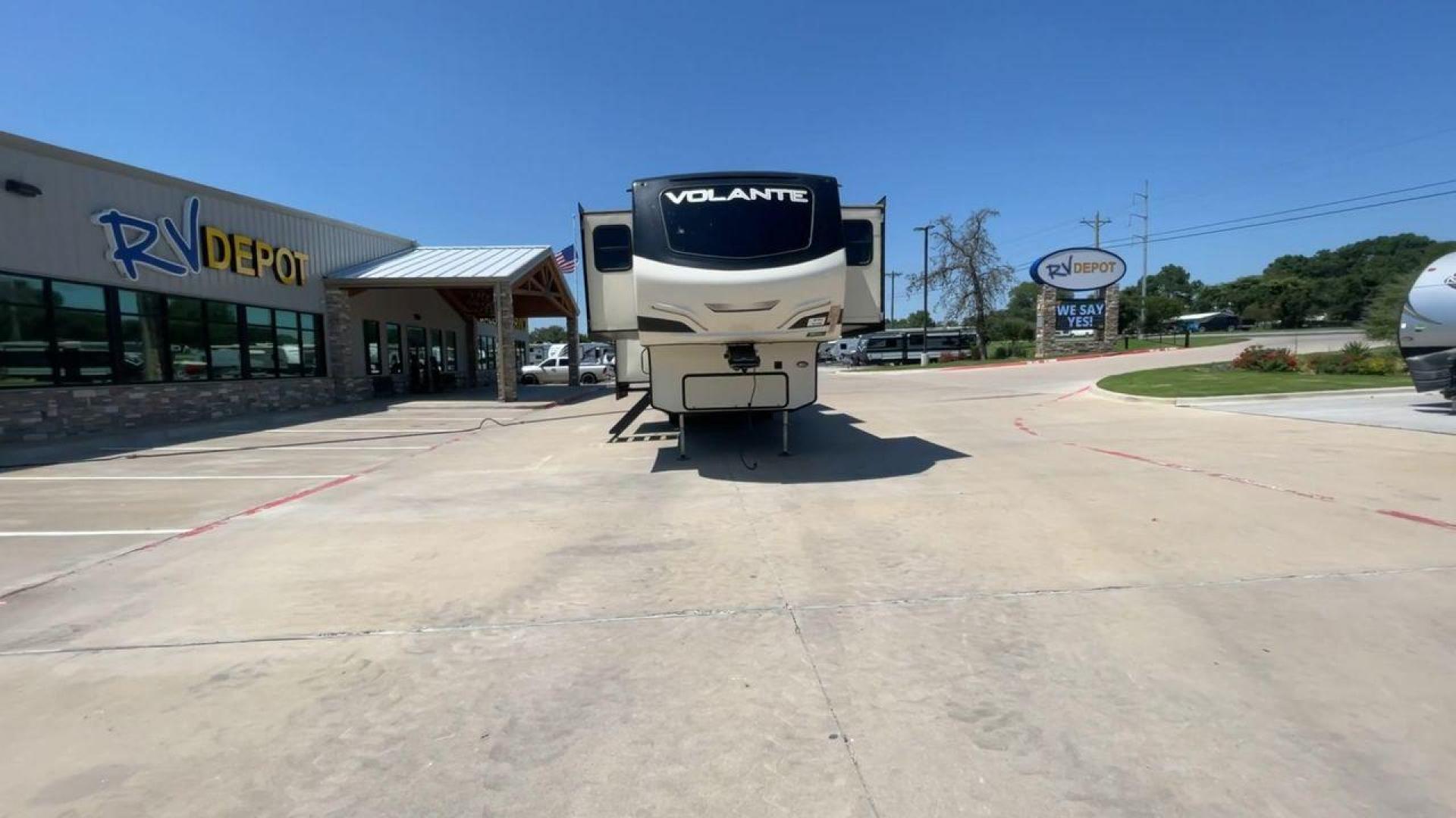 2019 CROSSROADS VOLANTE 3851FL (4YDF38526K9) , located at 4319 N Main St, Cleburne, TX, 76033, (817) 678-5133, 32.385960, -97.391212 - Photo#4