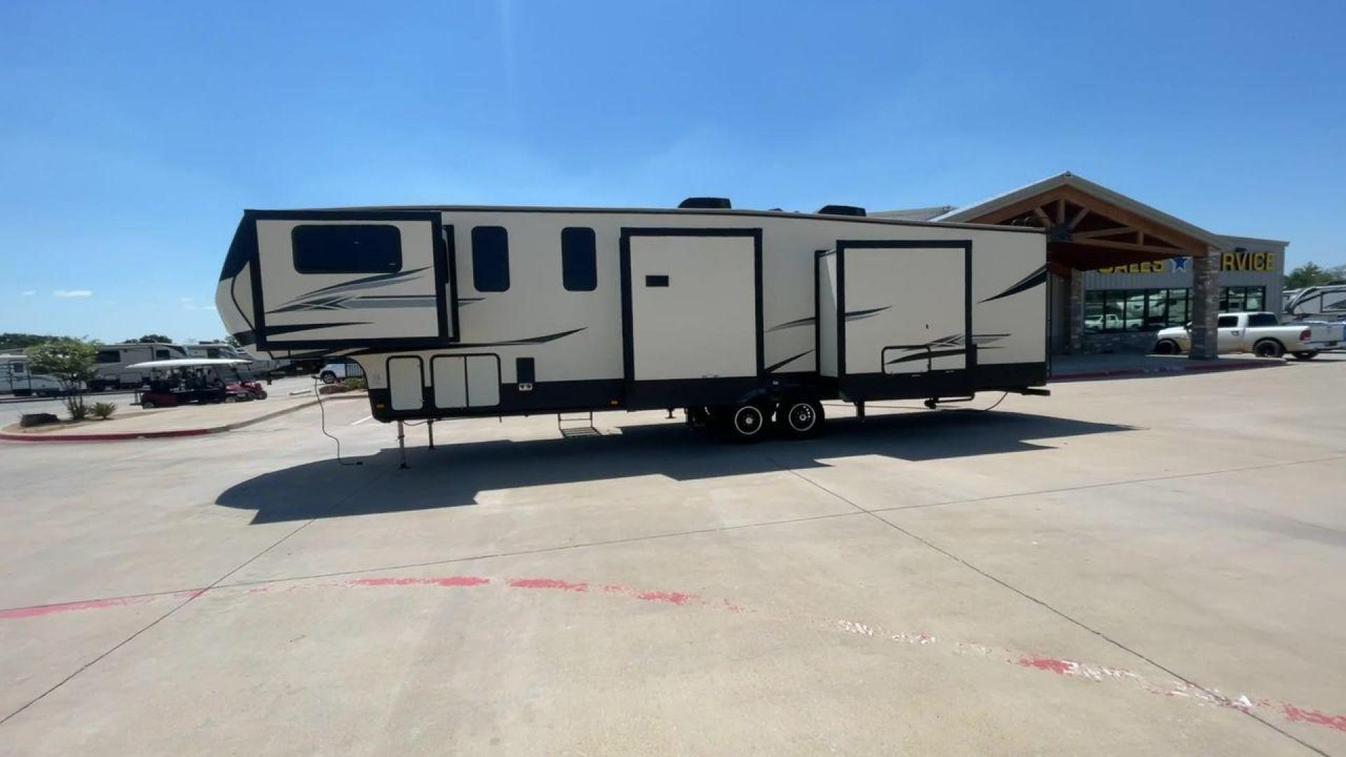 2019 CROSSROADS VOLANTE 3851FL (4YDF38526K9) , located at 4319 N Main St, Cleburne, TX, 76033, (817) 678-5133, 32.385960, -97.391212 - Photo#6