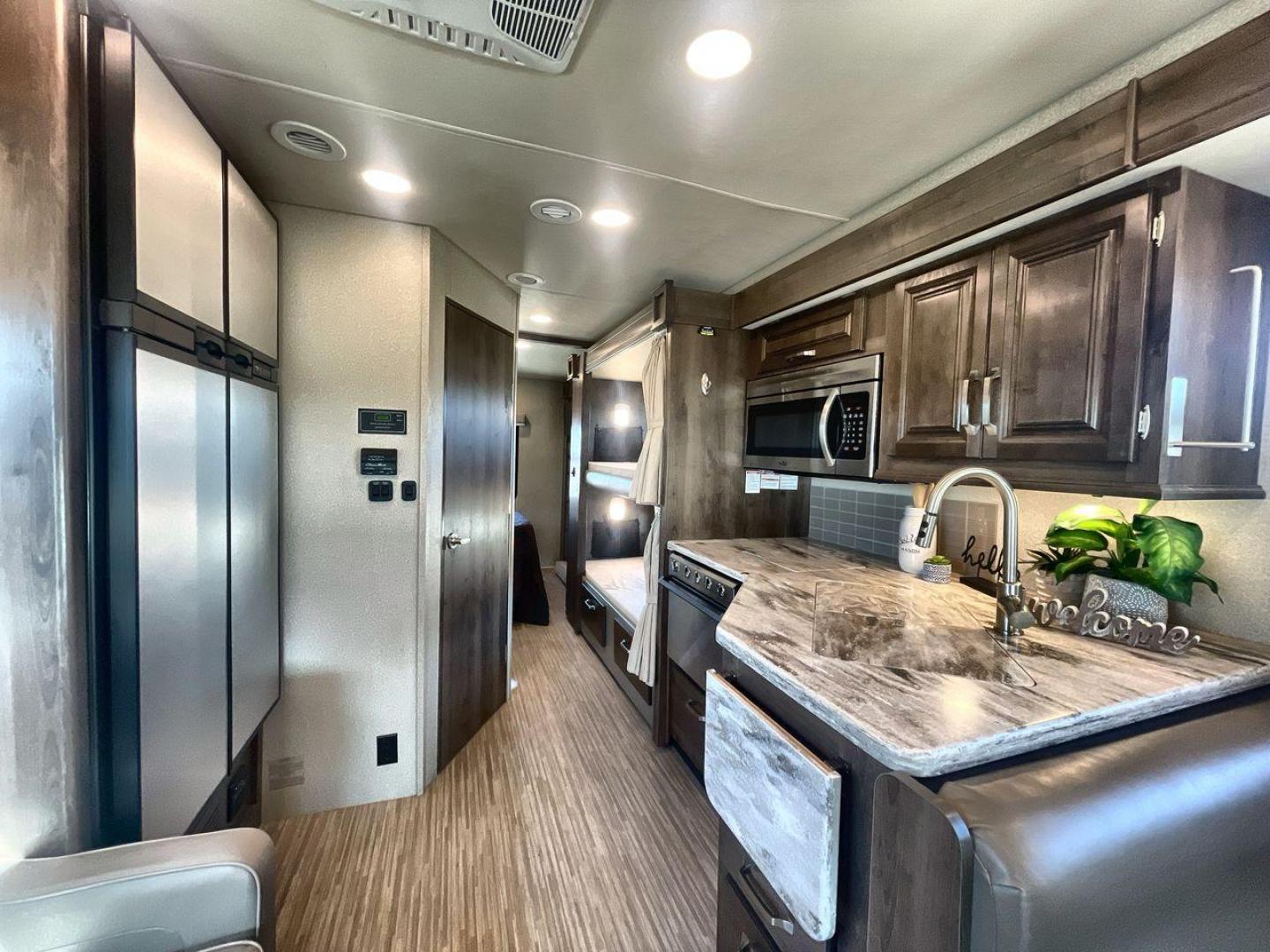 2019 ENTEGRA ESTEEM 31F (1FDXE4FS2KD) , located at 4319 N Main St, Cleburne, TX, 76033, (817) 678-5133, 32.385960, -97.391212 - Photo#10