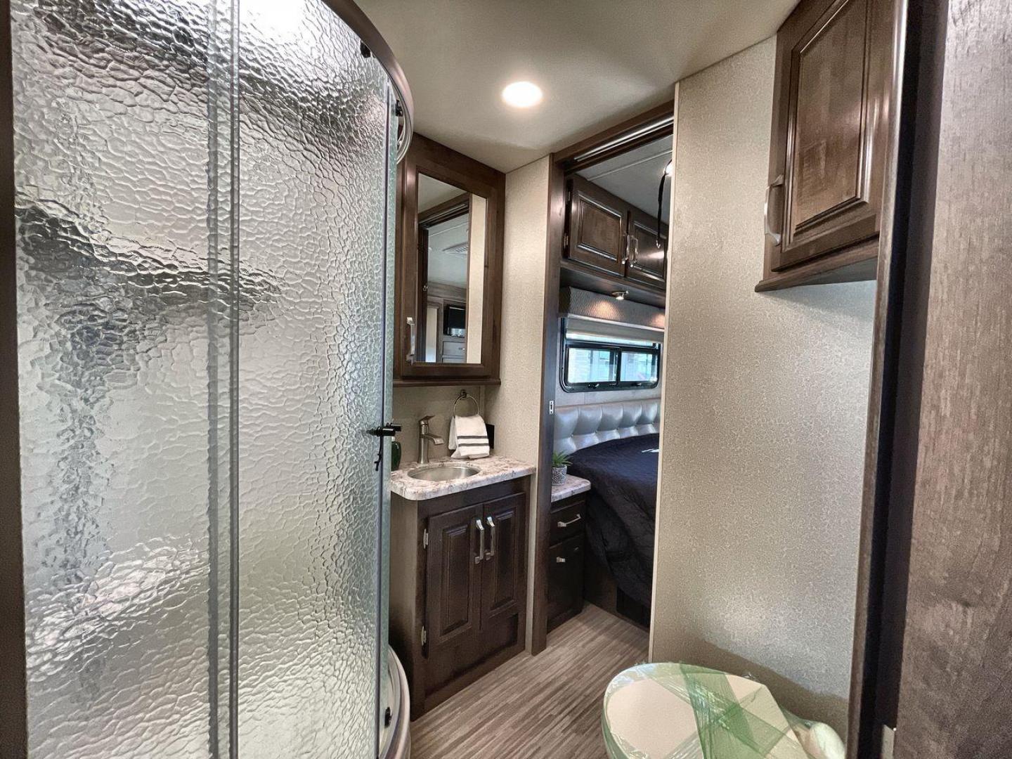 2019 ENTEGRA ESTEEM 31F (1FDXE4FS2KD) , located at 4319 N Main St, Cleburne, TX, 76033, (817) 678-5133, 32.385960, -97.391212 - Photo#15