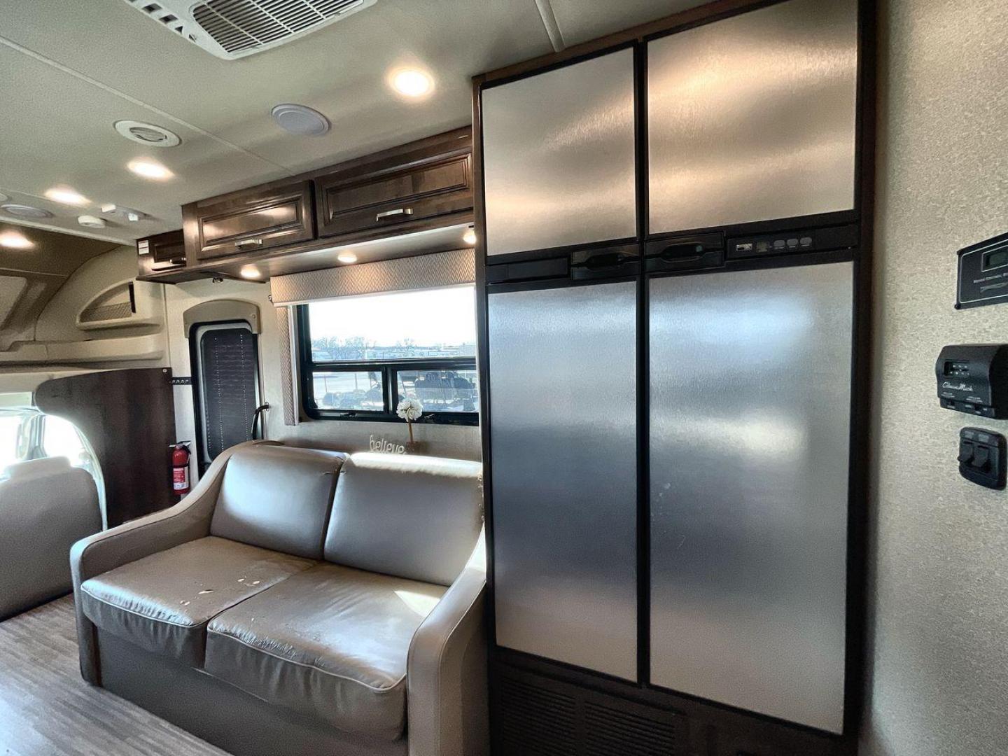 2019 ENTEGRA ESTEEM 31F (1FDXE4FS2KD) , located at 4319 N Main St, Cleburne, TX, 76033, (817) 678-5133, 32.385960, -97.391212 - Photo#16