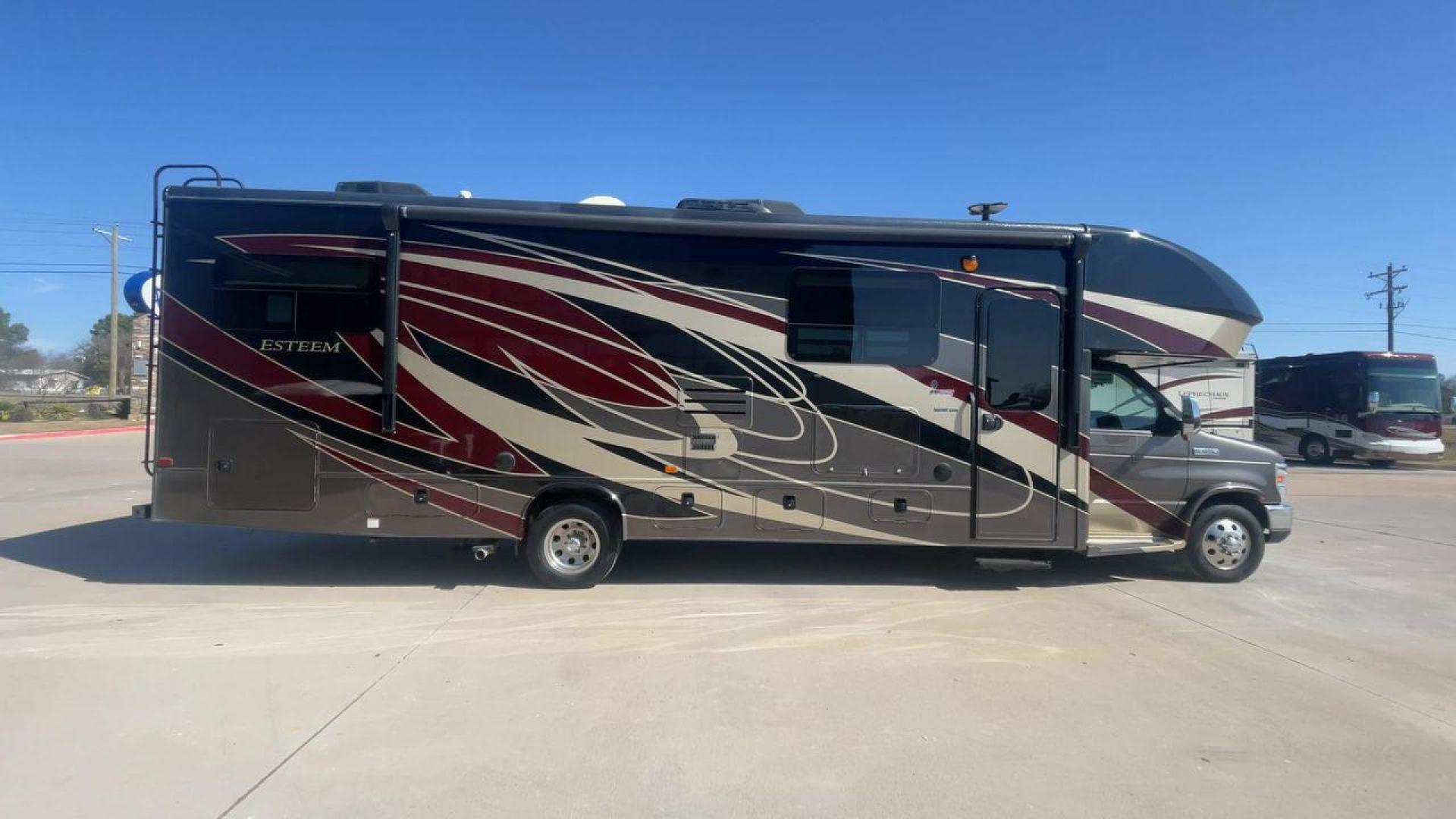 2019 ENTEGRA ESTEEM 31F (1FDXE4FS2KD) , located at 4319 N Main St, Cleburne, TX, 76033, (817) 678-5133, 32.385960, -97.391212 - Photo#2