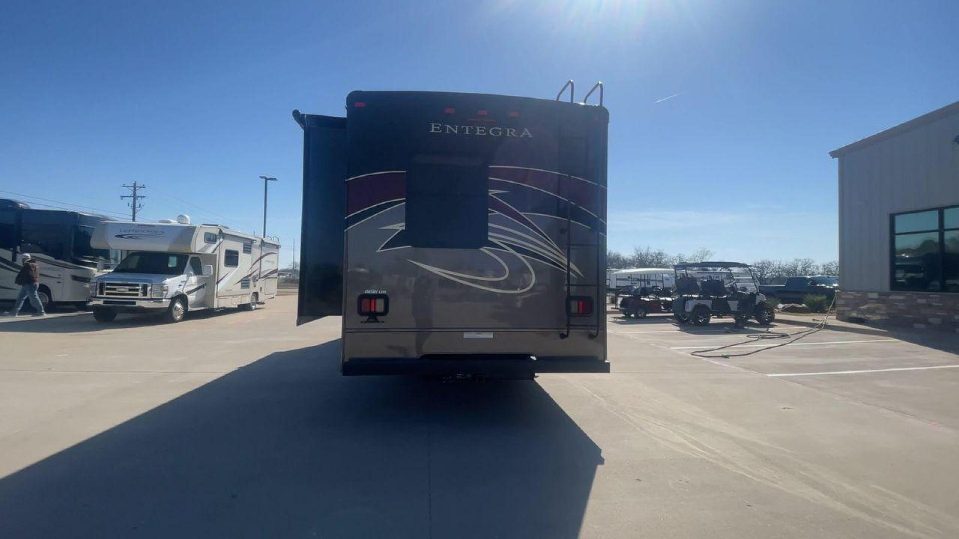 2019 ENTEGRA ESTEEM 31F (1FDXE4FS2KD) , located at 4319 N Main St, Cleburne, TX, 76033, (817) 678-5133, 32.385960, -97.391212 - Photo#8