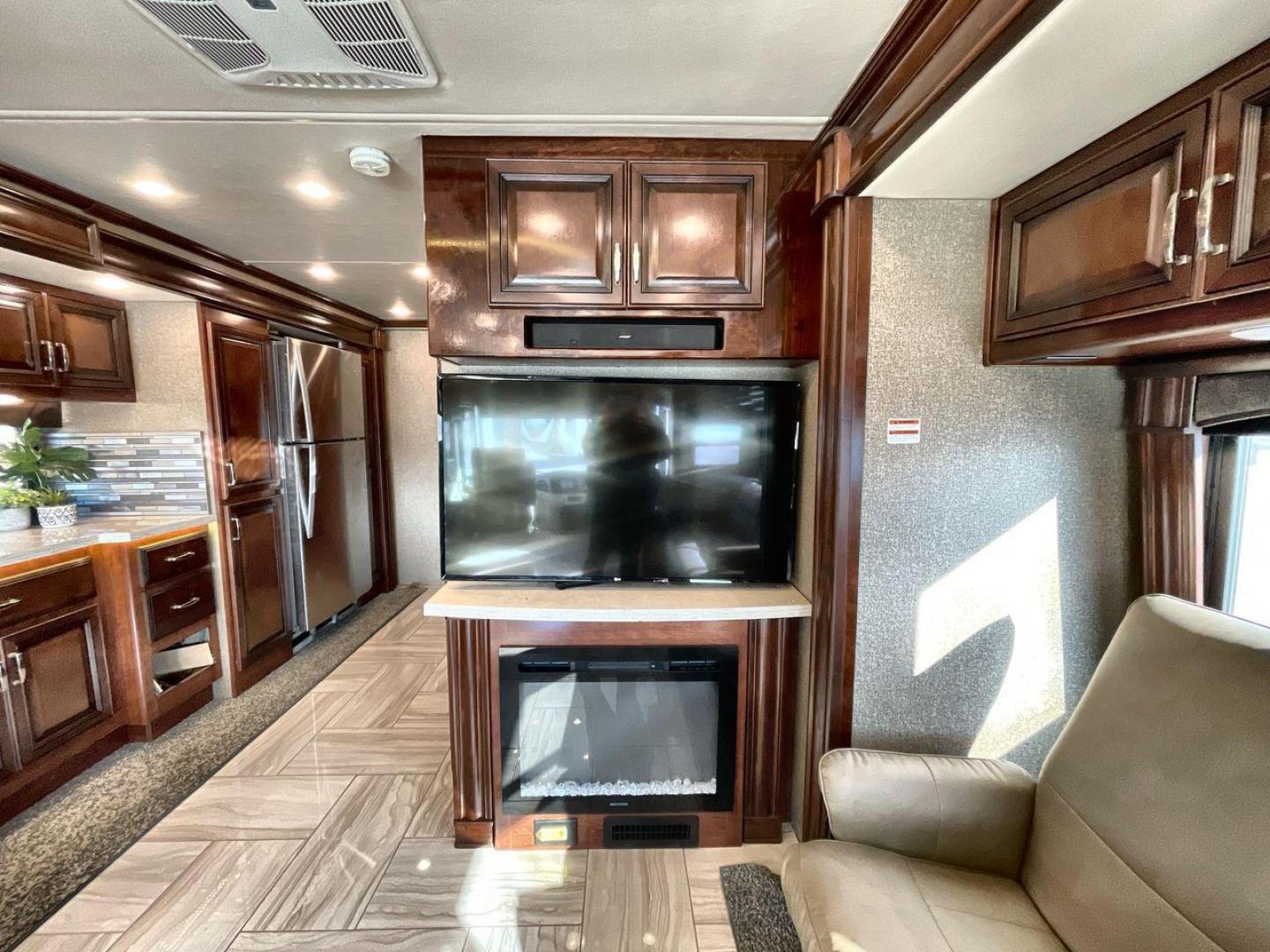 2019 FLEETWOOD DISCOVERY 38F (4UZACGFC9JC) , located at 4319 N Main St, Cleburne, TX, 76033, (817) 678-5133, 32.385960, -97.391212 - Photo#7