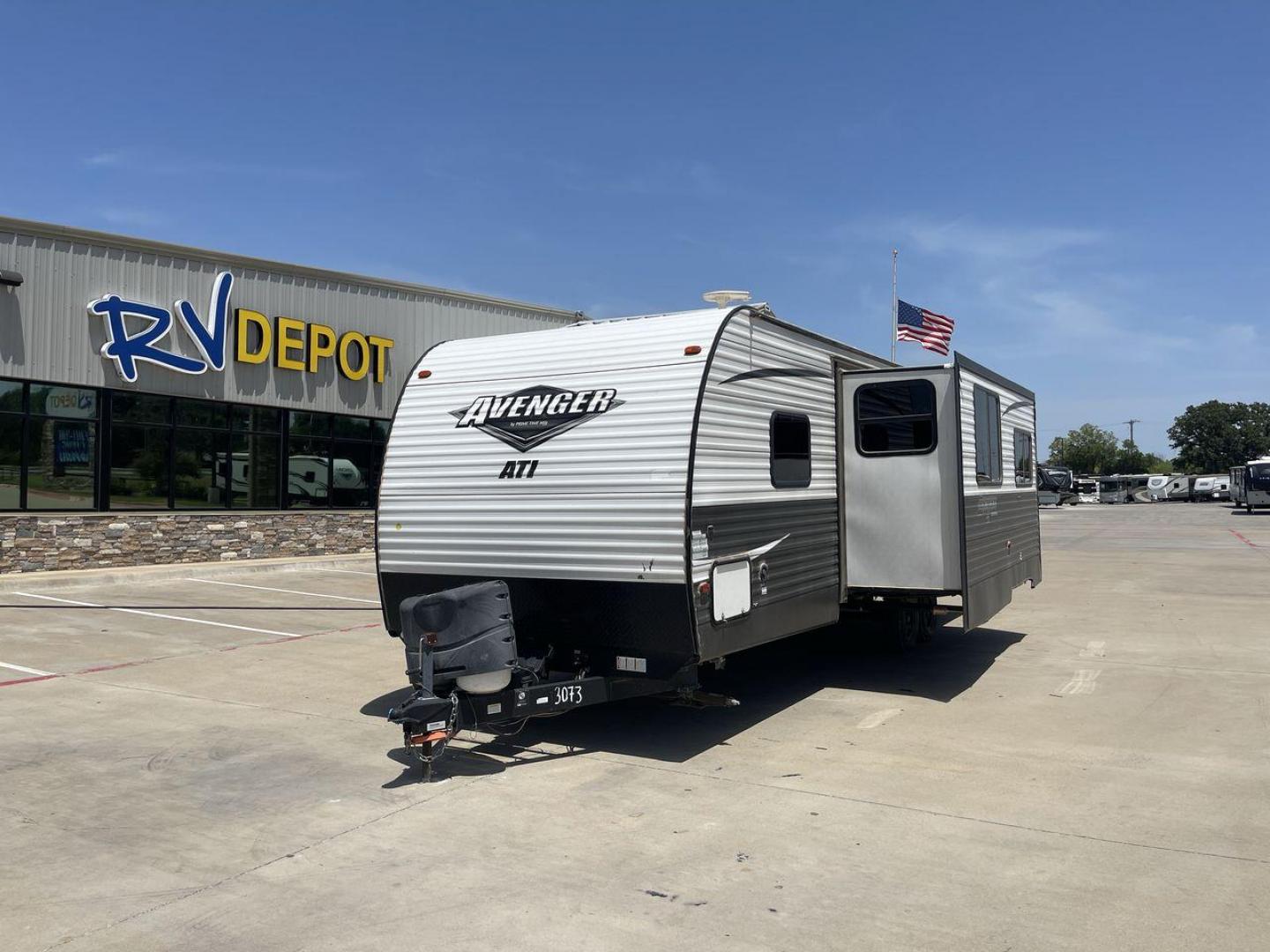 2019 TAN FOREST RIVER AVENGER 27DBS (5ZT2AVSB6KB) , Length: 33.5 ft. | Dry Weight: 6,652 lbs. | Slides: 1 transmission, located at 4319 N Main St, Cleburne, TX, 76033, (817) 678-5133, 32.385960, -97.391212 - Photo#0