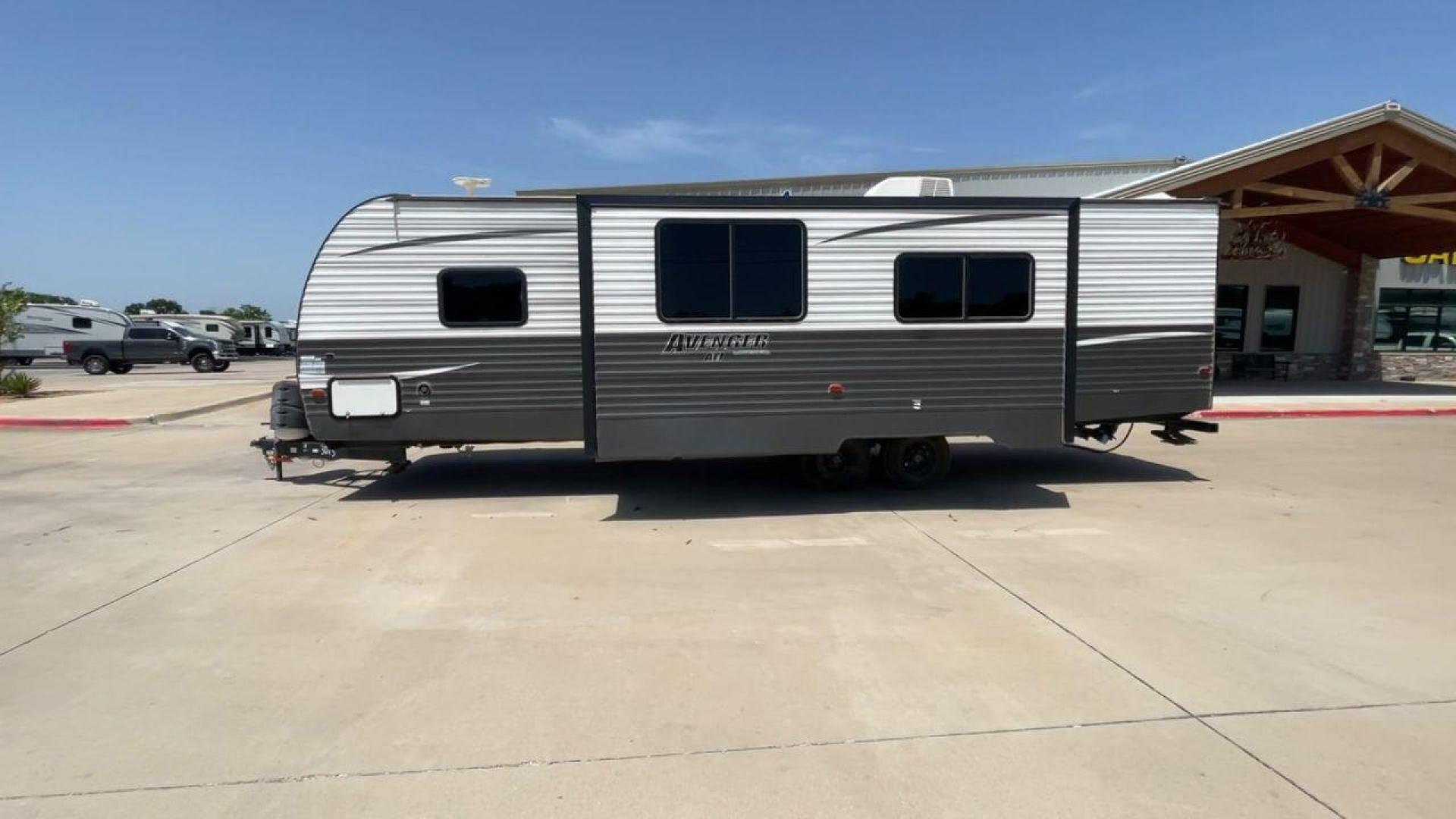 2019 TAN FOREST RIVER AVENGER 27DBS (5ZT2AVSB6KB) , Length: 33.5 ft. | Dry Weight: 6,652 lbs. | Slides: 1 transmission, located at 4319 N Main St, Cleburne, TX, 76033, (817) 678-5133, 32.385960, -97.391212 - Photo#6