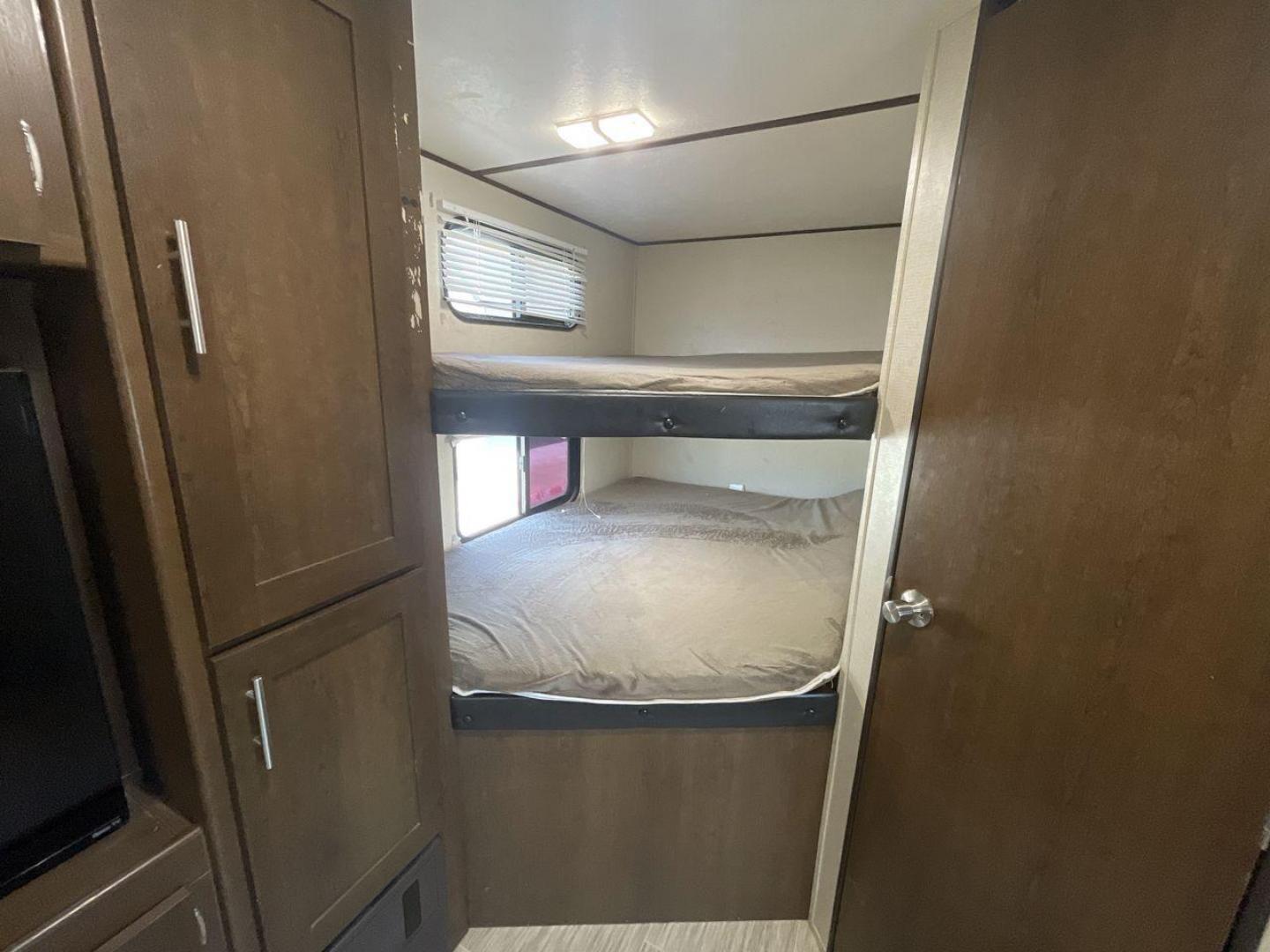 2019 TAN FOREST RIVER AVENGER 27DBS (5ZT2AVSB6KB) , Length: 33.5 ft. | Dry Weight: 6,652 lbs. | Slides: 1 transmission, located at 4319 N Main St, Cleburne, TX, 76033, (817) 678-5133, 32.385960, -97.391212 - Photo#19