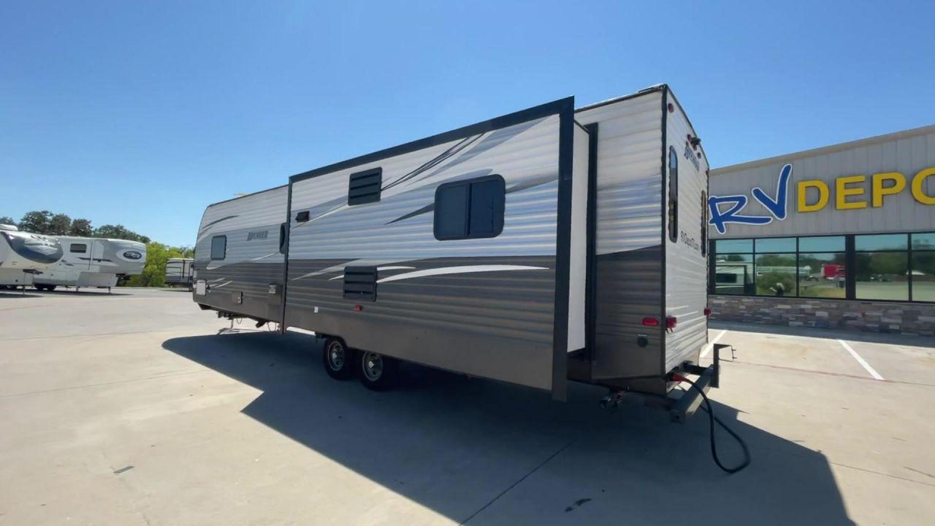 2019 TAN FOREST RIVER AVENGER 32DEN (5ZT2AVXB6KB) , Length: 37.92 ft. | Dry Weight: 7,989 lbs. | Slides: 2 transmission, located at 4319 N Main St, Cleburne, TX, 76033, (817) 678-5133, 32.385960, -97.391212 - Measuring an impressive 36 feet, this model unfolds to reveal two strategically placed slide-outs, creating a spacious haven for relaxation. The master bedroom welcomes you with a queen-size bed and ample storage, ensuring a peaceful retreat after a day of outdoor exploration. The living area is a h - Photo#7