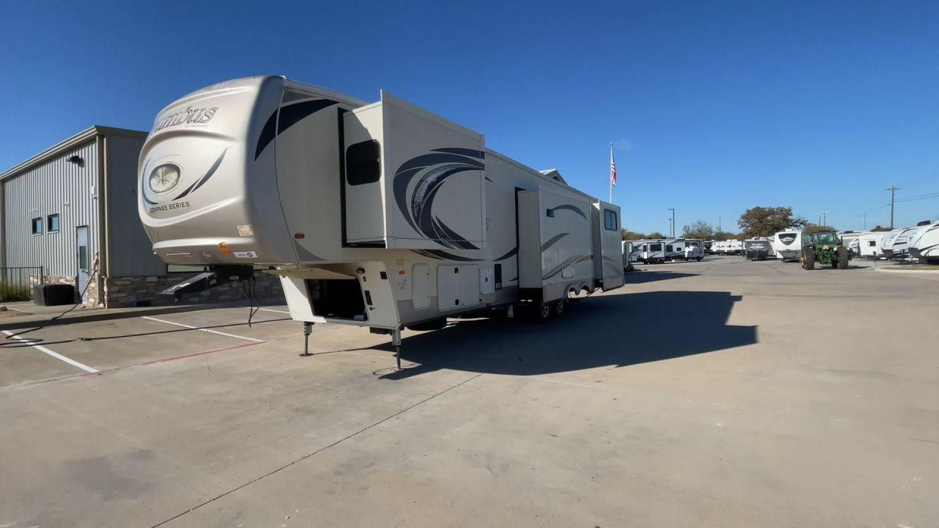 2019 FOREST RIVER COLUMBUS 374BHC (4X4FCMN21K6) , Length: 42.08 ft. | Dry Weight: 12,785 lbs. | Gross Weight: 15,785 lbs. | Slides: 4 transmission, located at 4319 N Main St, Cleburne, TX, 76033, (817) 678-5133, 32.385960, -97.391212 - Photo#5