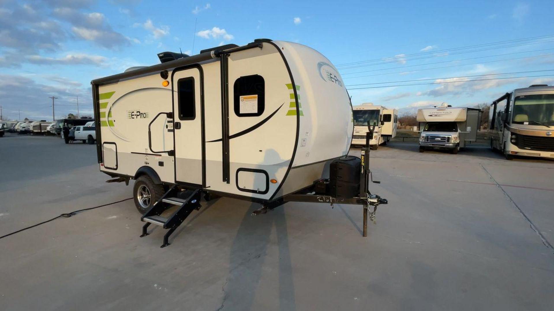 2019 FOREST RIVER FLAGSTAFF E-PRO 16BH (5ZT2FSEC3K3) , Length: 18.33 ft. | Dry Weight: 2,993 lbs. | Slides: 1 transmission, located at 4319 N Main St, Cleburne, TX, 76033, (817) 678-5133, 32.385960, -97.391212 - The 2019 Forest River Flagstaff E-Pro 16BH is a compact, lightweight travel trailer designed for adventure. Its exterior features a sleek and modern design with a white body accented by bold green graphics, giving it a fresh and sporty look. The single slide-out on the driver's side provides additio - Photo#3