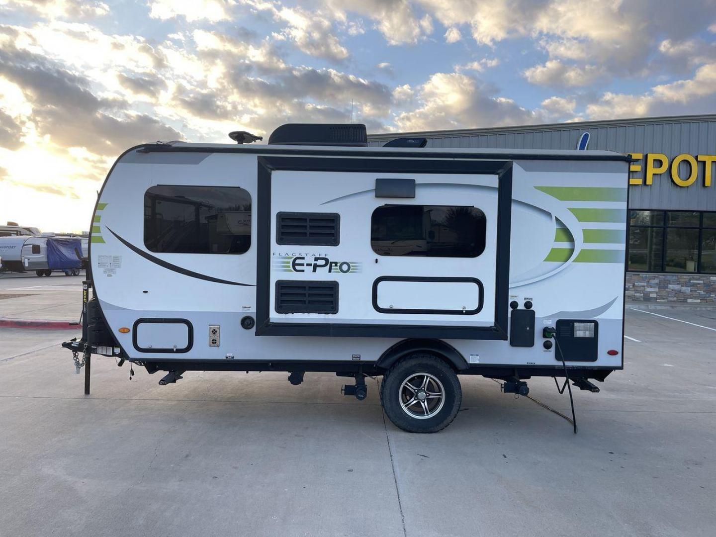 2019 FOREST RIVER FLAGSTAFF E-PRO 16BH (5ZT2FSEC3K3) , Length: 18.33 ft. | Dry Weight: 2,993 lbs. | Slides: 1 transmission, located at 4319 N Main St, Cleburne, TX, 76033, (817) 678-5133, 32.385960, -97.391212 - The 2019 Forest River Flagstaff E-Pro 16BH is a compact, lightweight travel trailer designed for adventure. Its exterior features a sleek and modern design with a white body accented by bold green graphics, giving it a fresh and sporty look. The single slide-out on the driver's side provides additio - Photo#24