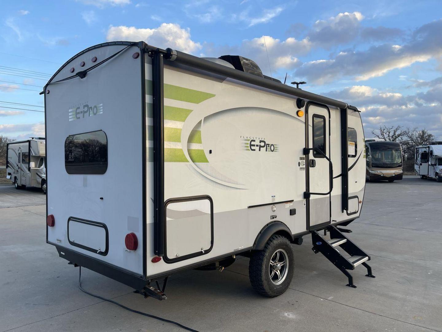 2019 FOREST RIVER FLAGSTAFF E-PRO 16BH (5ZT2FSEC3K3) , Length: 18.33 ft. | Dry Weight: 2,993 lbs. | Slides: 1 transmission, located at 4319 N Main St, Cleburne, TX, 76033, (817) 678-5133, 32.385960, -97.391212 - The 2019 Forest River Flagstaff E-Pro 16BH is a compact, lightweight travel trailer designed for adventure. Its exterior features a sleek and modern design with a white body accented by bold green graphics, giving it a fresh and sporty look. The single slide-out on the driver's side provides additio - Photo#25