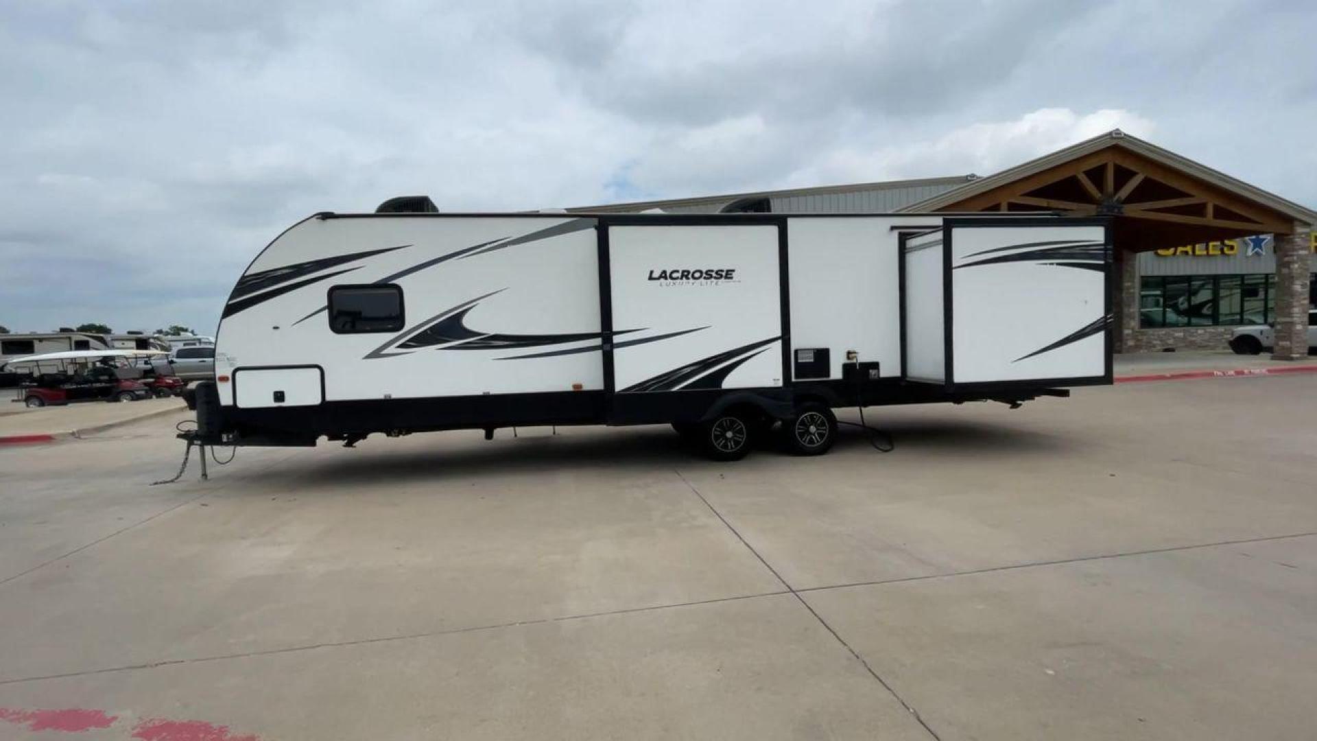 2019 FOREST RIVER LACROSSE 3380IB (5ZT2LCZB2KB) , located at 4319 N Main St, Cleburne, TX, 76033, (817) 678-5133, 32.385960, -97.391212 - Photo#6