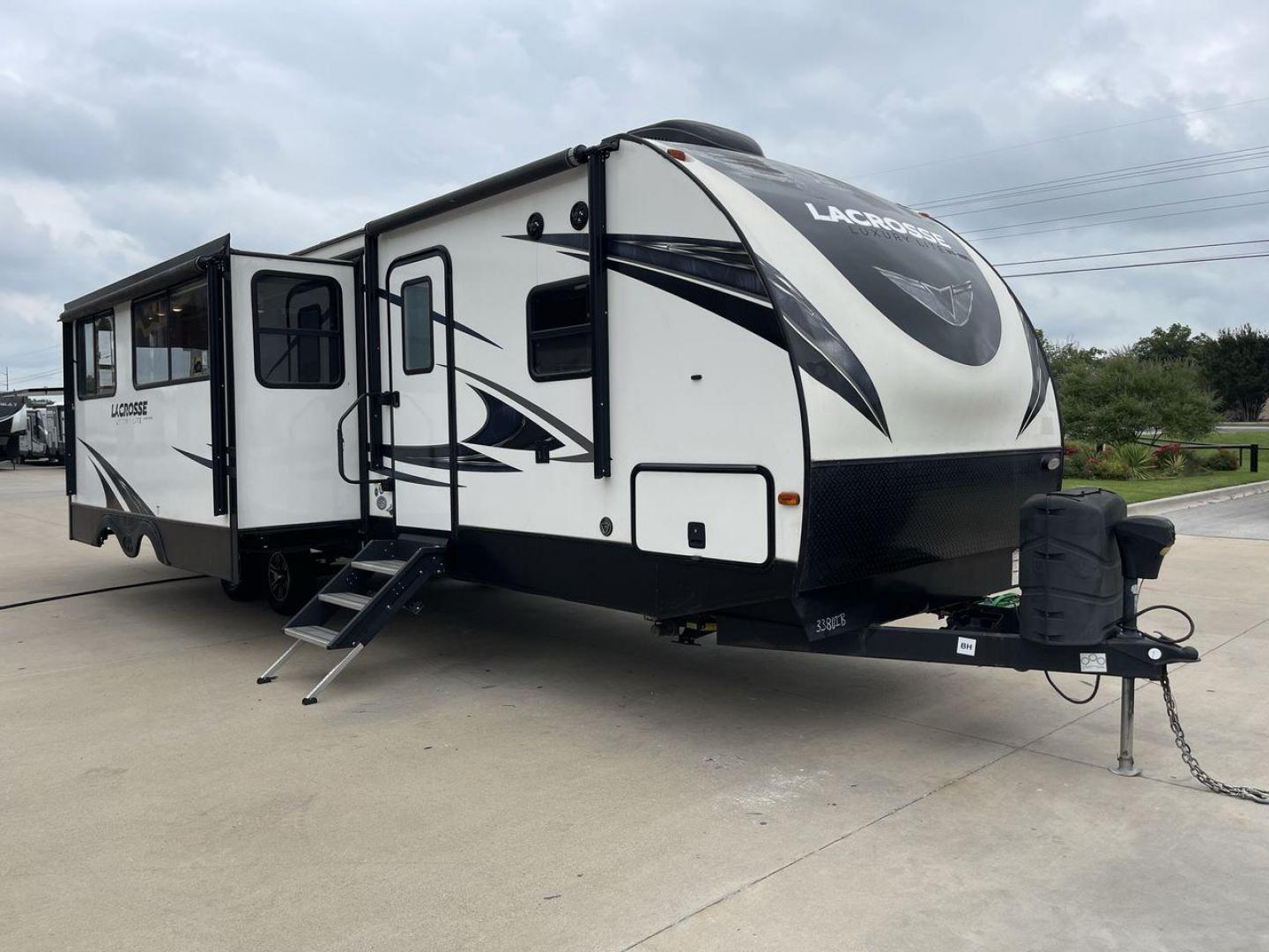 2019 FOREST RIVER LACROSSE 3380IB (5ZT2LCZB2KB) , located at 4319 N Main St, Cleburne, TX, 76033, (817) 678-5133, 32.385960, -97.391212 - Photo#22