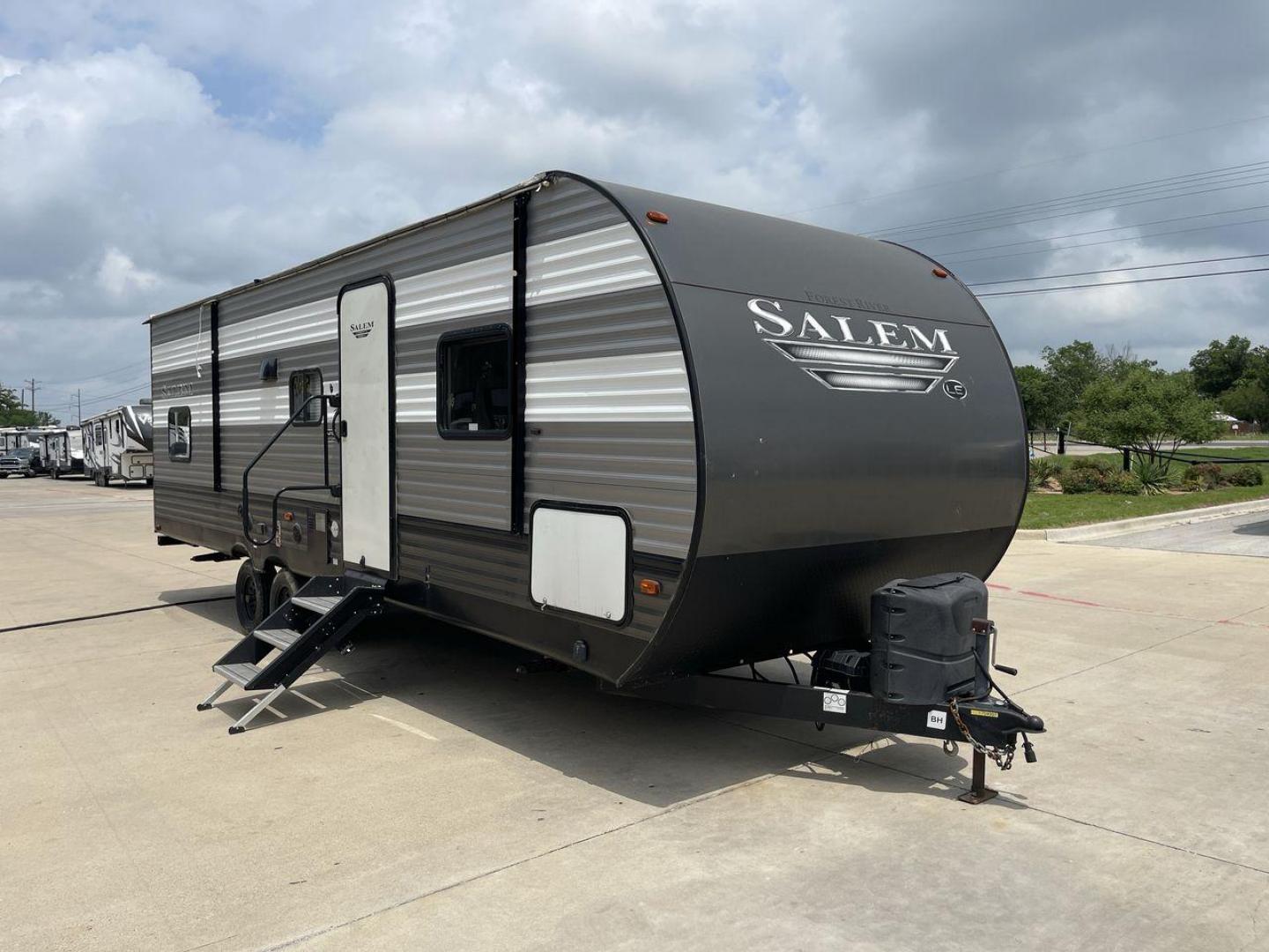 2019 FOREST RIVER SALEM 26DBLE (4X4TSMB23KA) , Slides: 1 transmission, located at 4319 N Main St, Cleburne, TX, 76033, (817) 678-5133, 32.385960, -97.391212 - This 2019 Forest River Salem 26DBLE is a single-slide travel trailer that offers sleeping space for up to 10 people! This Salem is designed with a straightforward and convenient floorplan featuring a front bedroom, central living and kitchen, and rear bunk and bath. The front bedroom can accommod - Photo#23