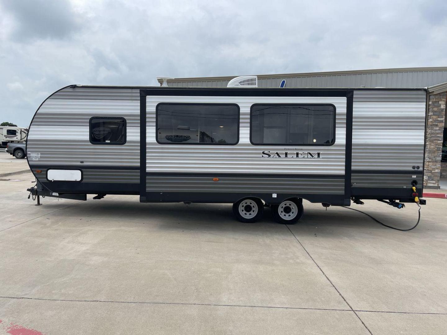 2019 FOREST RIVER SALEM 26DBLE (4X4TSMB23KA) , Slides: 1 transmission, located at 4319 N Main St, Cleburne, TX, 76033, (817) 678-5133, 32.385960, -97.391212 - This 2019 Forest River Salem 26DBLE is a single-slide travel trailer that offers sleeping space for up to 10 people! This Salem is designed with a straightforward and convenient floorplan featuring a front bedroom, central living and kitchen, and rear bunk and bath. The front bedroom can accommod - Photo#24