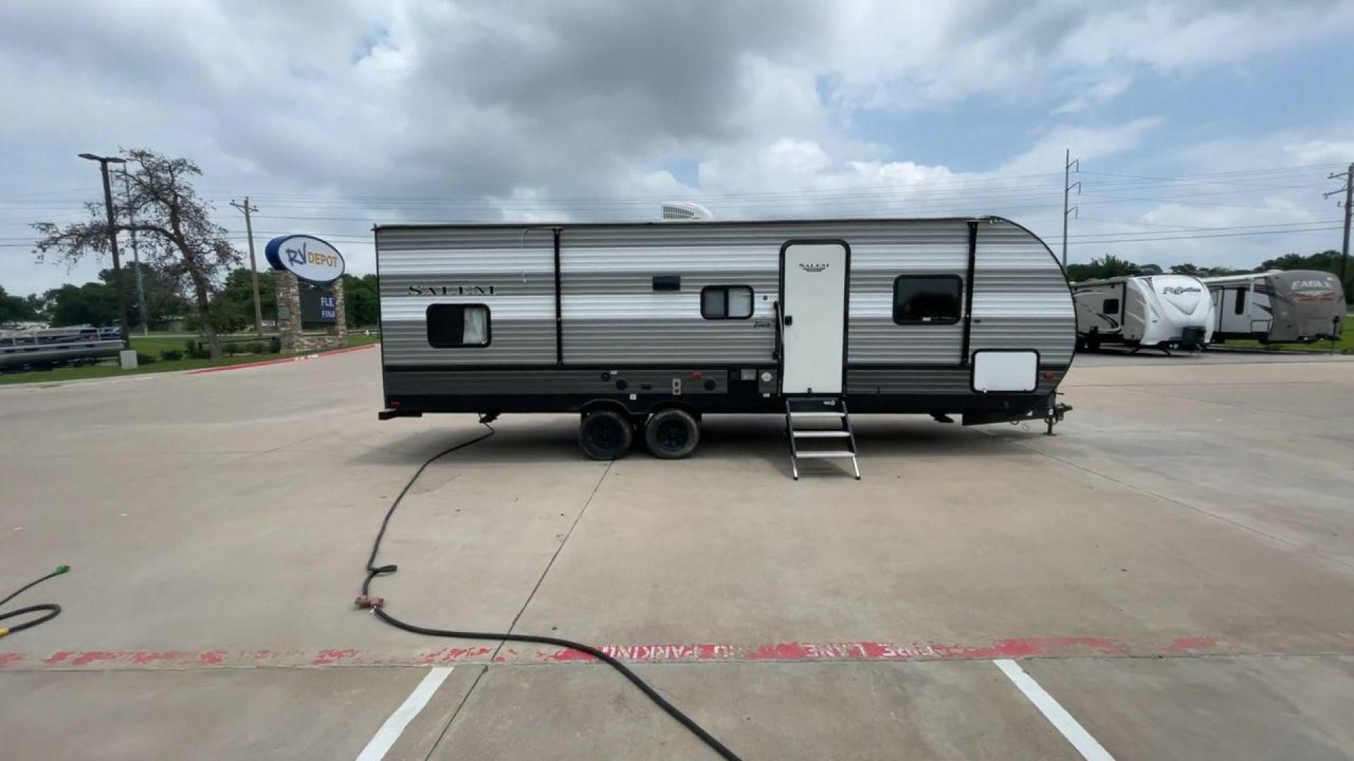 2019 FOREST RIVER SALEM 26DBLE (4X4TSMB23KA) , Slides: 1 transmission, located at 4319 N Main St, Cleburne, TX, 76033, (817) 678-5133, 32.385960, -97.391212 - This 2019 Forest River Salem 26DBLE is a single-slide travel trailer that offers sleeping space for up to 10 people! This Salem is designed with a straightforward and convenient floorplan featuring a front bedroom, central living and kitchen, and rear bunk and bath. The front bedroom can accommod - Photo#2