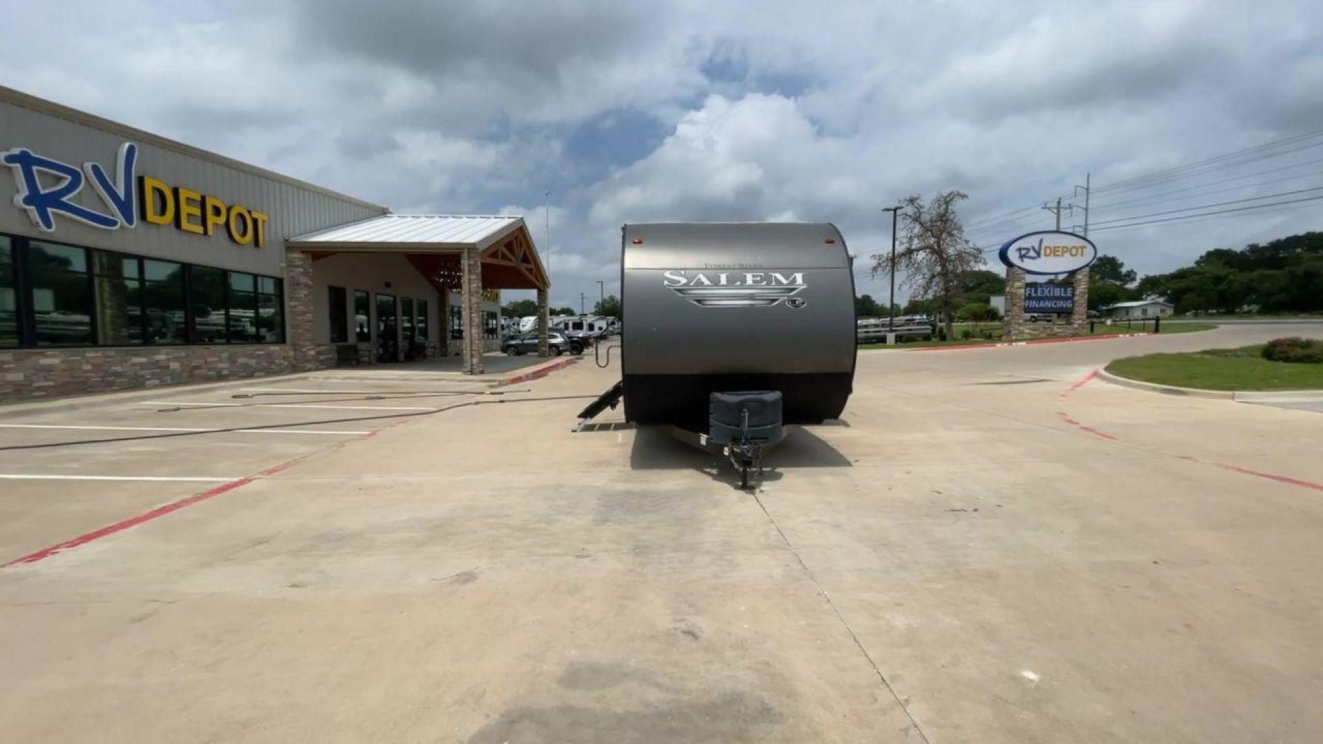 2019 FOREST RIVER SALEM 26DBLE (4X4TSMB23KA) , Slides: 1 transmission, located at 4319 N Main St, Cleburne, TX, 76033, (817) 678-5133, 32.385960, -97.391212 - This 2019 Forest River Salem 26DBLE is a single-slide travel trailer that offers sleeping space for up to 10 people! This Salem is designed with a straightforward and convenient floorplan featuring a front bedroom, central living and kitchen, and rear bunk and bath. The front bedroom can accommod - Photo#4