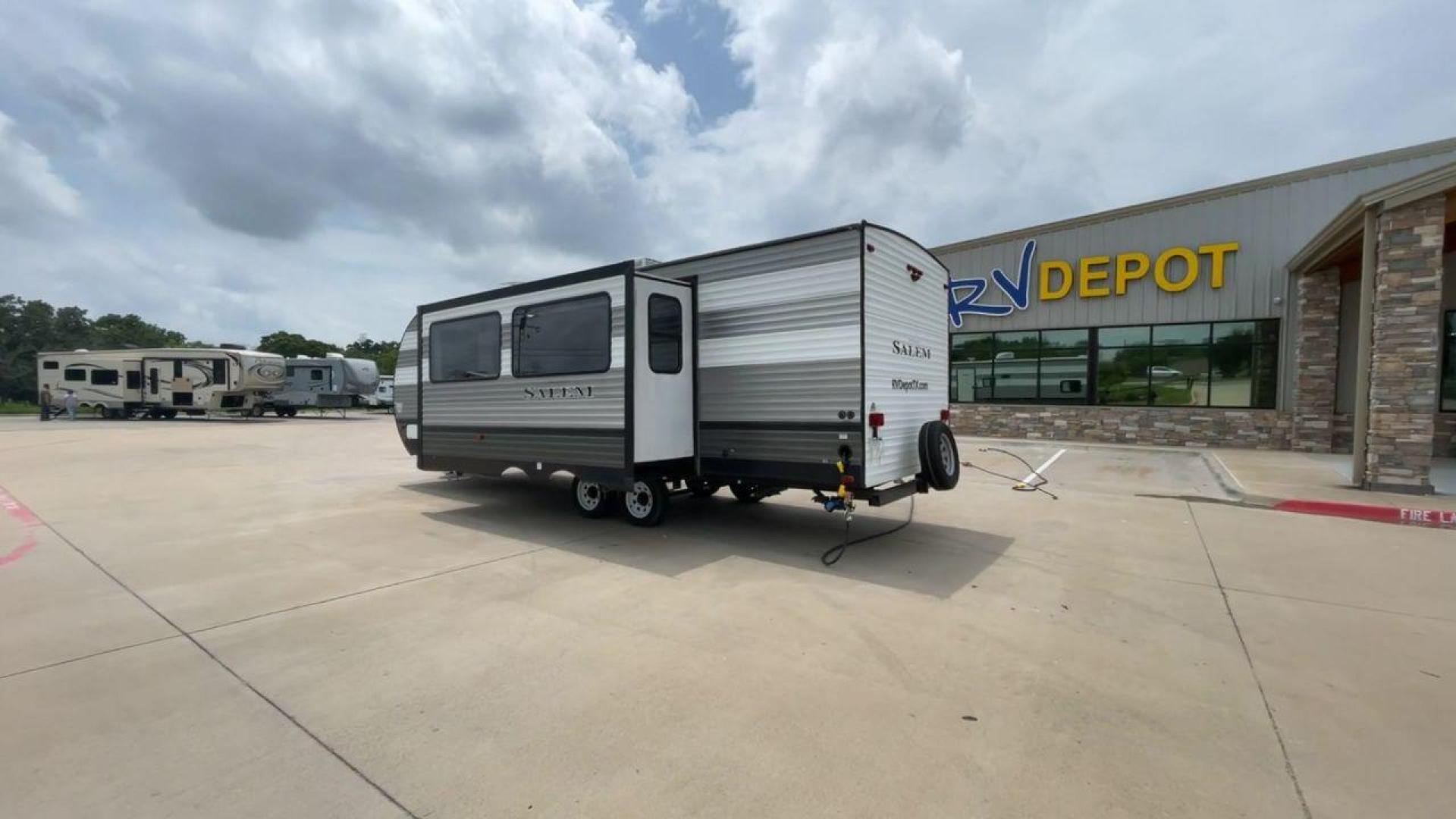 2019 FOREST RIVER SALEM 26DBLE (4X4TSMB23KA) , Slides: 1 transmission, located at 4319 N Main St, Cleburne, TX, 76033, (817) 678-5133, 32.385960, -97.391212 - This 2019 Forest River Salem 26DBLE is a single-slide travel trailer that offers sleeping space for up to 10 people! This Salem is designed with a straightforward and convenient floorplan featuring a front bedroom, central living and kitchen, and rear bunk and bath. The front bedroom can accommod - Photo#7