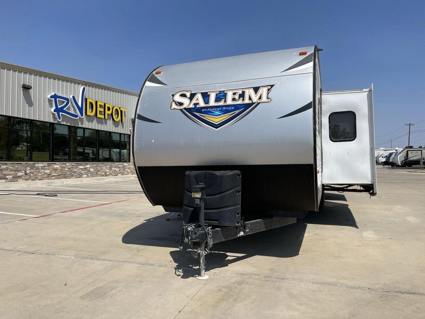 2019 FOREST RIVER SALEM 31KQBTS (4X4TSMG24K8) , Length: 36.5 ft | Dry Weight: 7,940 lbs. | Slides: 3 transmission, located at 4319 N Main St, Cleburne, TX, 76033, (817) 678-5133, 32.385960, -97.391212 - As soon as you opt to camp with this 2019 Forest River Salem 31KQBTS travel trailer, you can bring your entire family and still have room for a guest or two. The measurements of this unit are 36.5 ft in length, 8 ft in width, 11.25 ft in height, and 6.67 ft in interior height. It has a dry weight of - Photo#0