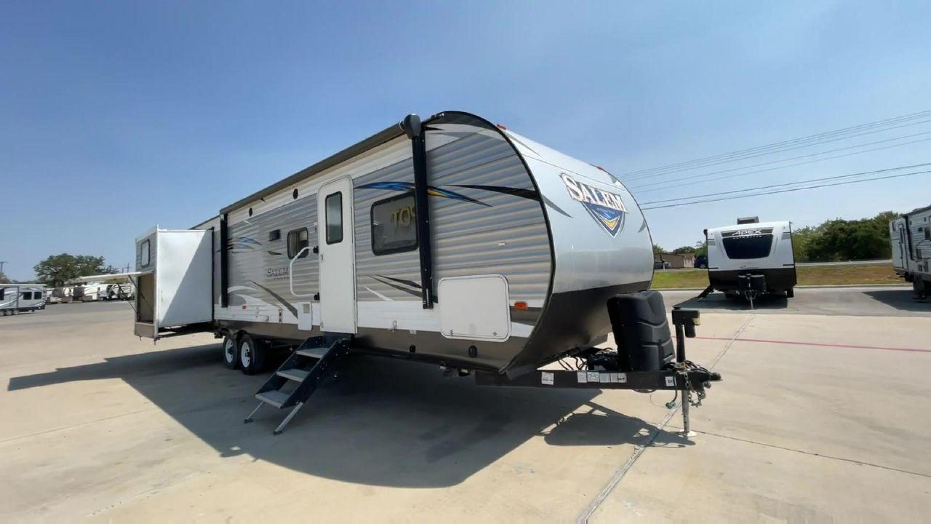 2019 FOREST RIVER SALEM 31KQBTS (4X4TSMG24K8) , Length: 36.5 ft | Dry Weight: 7,940 lbs. | Slides: 3 transmission, located at 4319 N Main St, Cleburne, TX, 76033, (817) 678-5133, 32.385960, -97.391212 - As soon as you opt to camp with this 2019 Forest River Salem 31KQBTS travel trailer, you can bring your entire family and still have room for a guest or two. The measurements of this unit are 36.5 ft in length, 8 ft in width, 11.25 ft in height, and 6.67 ft in interior height. It has a dry weight of - Photo#3