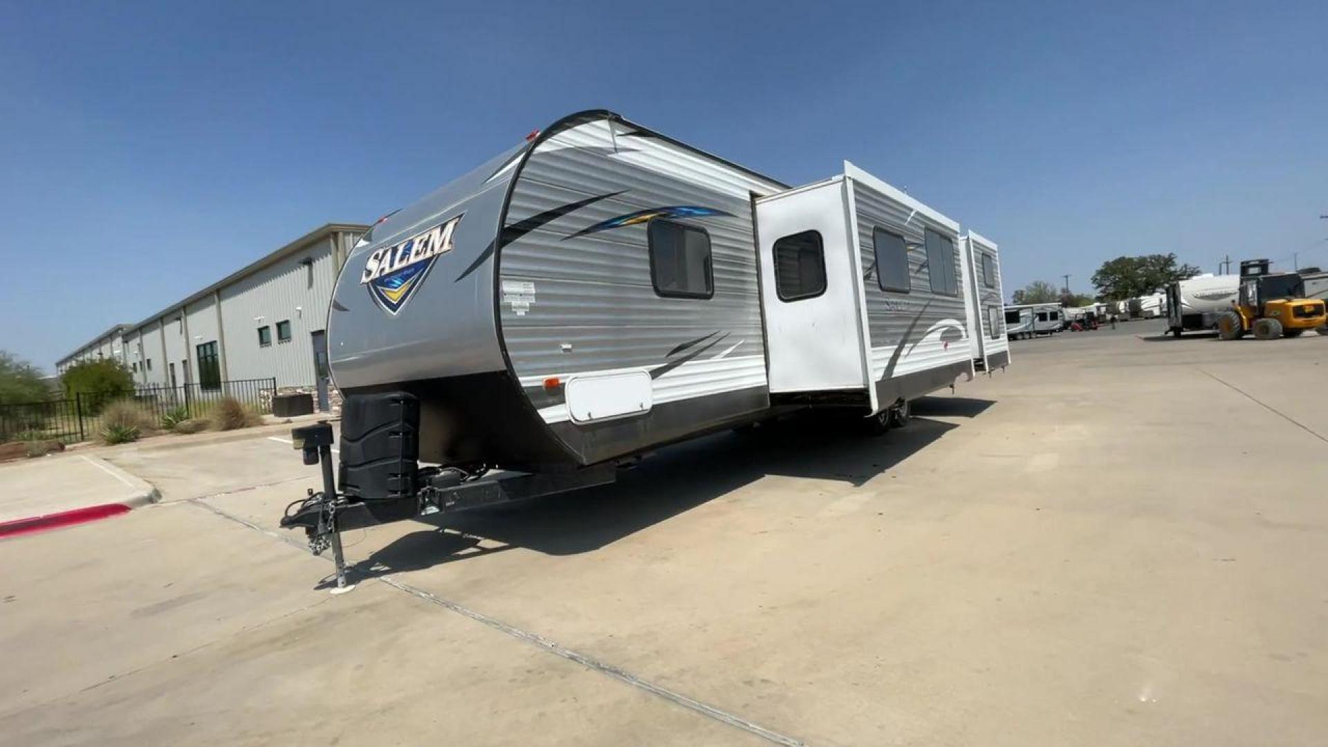 2019 FOREST RIVER SALEM 31KQBTS (4X4TSMG24K8) , Length: 36.5 ft | Dry Weight: 7,940 lbs. | Slides: 3 transmission, located at 4319 N Main St, Cleburne, TX, 76033, (817) 678-5133, 32.385960, -97.391212 - As soon as you opt to camp with this 2019 Forest River Salem 31KQBTS travel trailer, you can bring your entire family and still have room for a guest or two. The measurements of this unit are 36.5 ft in length, 8 ft in width, 11.25 ft in height, and 6.67 ft in interior height. It has a dry weight of - Photo#5