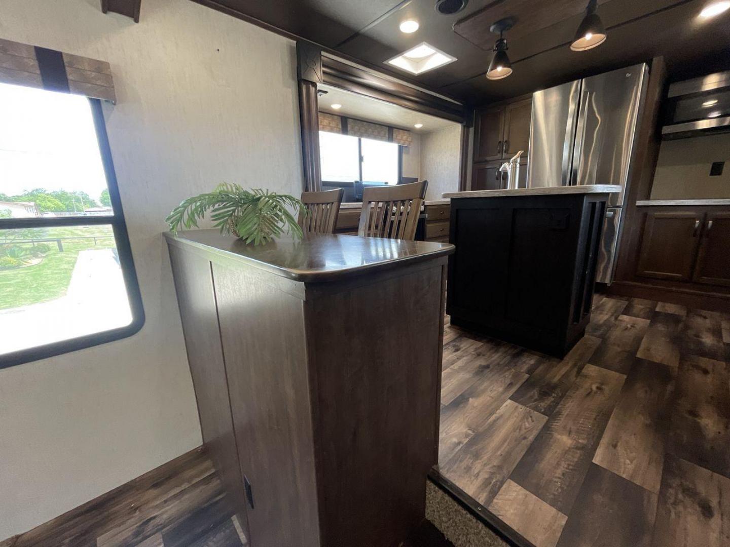 2019 FOREST RIVER SANDPIPER 38FKOK (4X4FSAP28KJ) , located at 4319 N Main St, Cleburne, TX, 76033, (817) 678-5133, 32.385960, -97.391212 - Photo#13