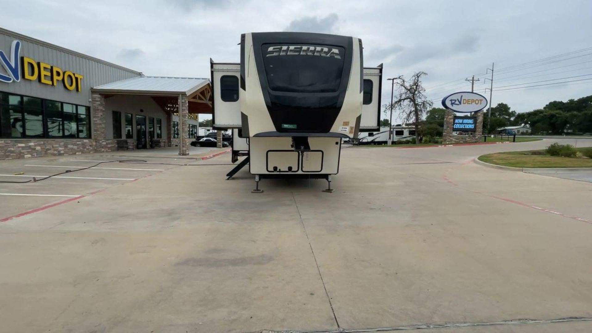 2019 FOREST RIVER SIERRA 379FLOK (4X4FSEP27KJ) , Length: 41.42 ft. | Dry Weight: 12,819 lbs. | Gross Weight: 15,500 lbs. | Slides: 6 transmission, located at 4319 N Main St, Cleburne, TX, 76033, (817) 678-5133, 32.385960, -97.391212 - Photo#4