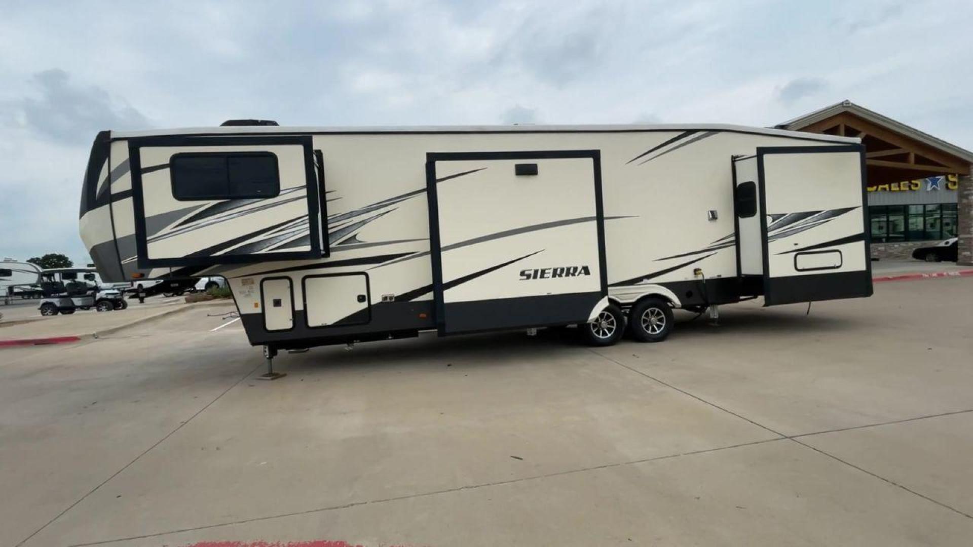 2019 FOREST RIVER SIERRA 379FLOK (4X4FSEP27KJ) , Length: 41.42 ft. | Dry Weight: 12,819 lbs. | Gross Weight: 15,500 lbs. | Slides: 6 transmission, located at 4319 N Main St, Cleburne, TX, 76033, (817) 678-5133, 32.385960, -97.391212 - Photo#6