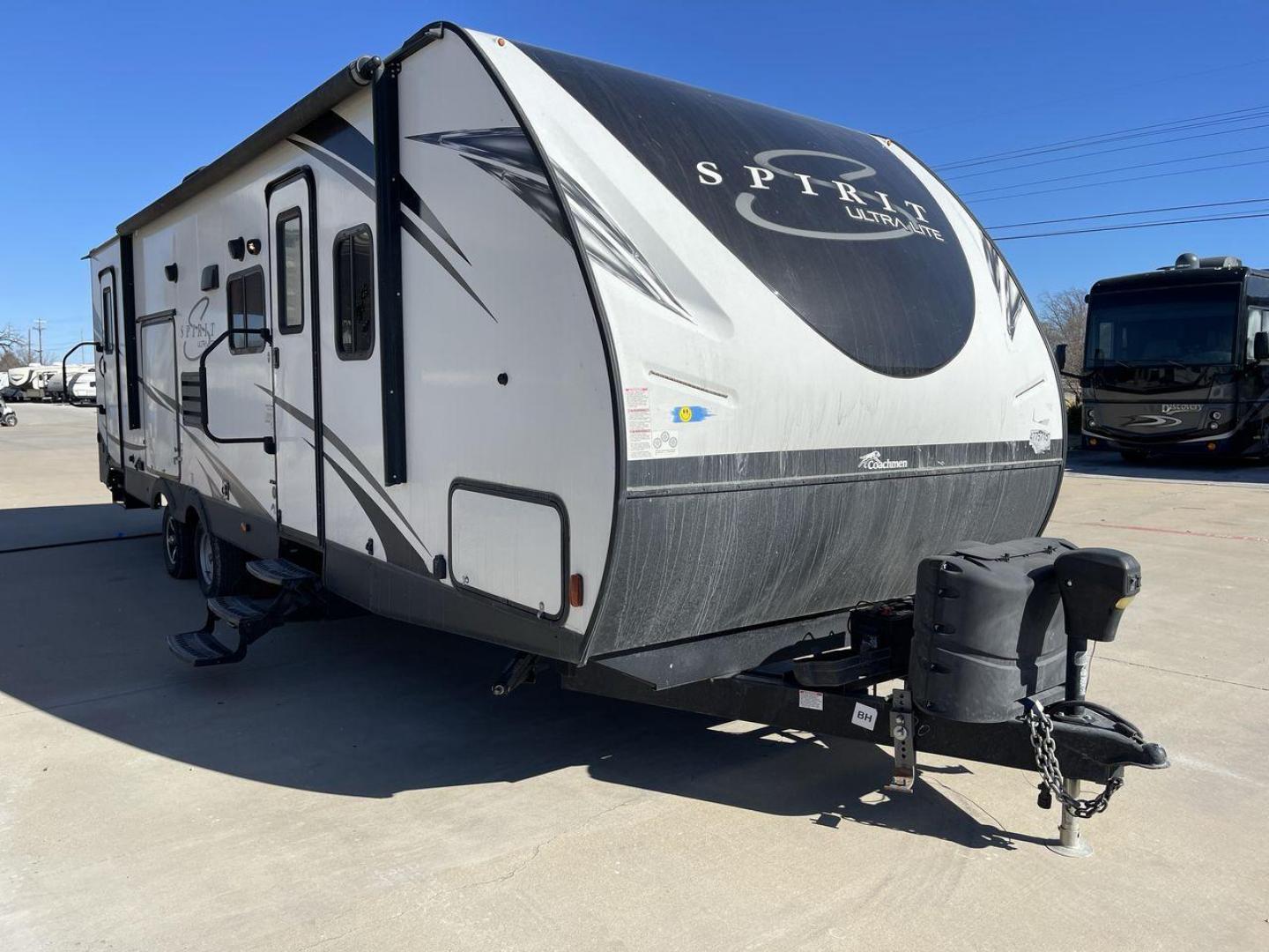 2019 FOREST RIVER SPIRIT 2963BH (5ZT2SBVB9KS) , Length: 33.92 ft. | Dry Weight: 6,408 lbs. | Slides: 1 transmission, located at 4319 N Main St, Cleburne, TX, 76033, (817) 678-5133, 32.385960, -97.391212 - This 2019 Forest River Spirit 2963BH is a dual-axle aluminum wheel setup measuring just under 34 feet long. It has a dry weight of 6,408 lbs. and a payload capacity of 1,192 lbs. It also has a manageable hitch weight of 760 lbs. It features two doors and one slide. This travel trailer offers sleepin - Photo#20