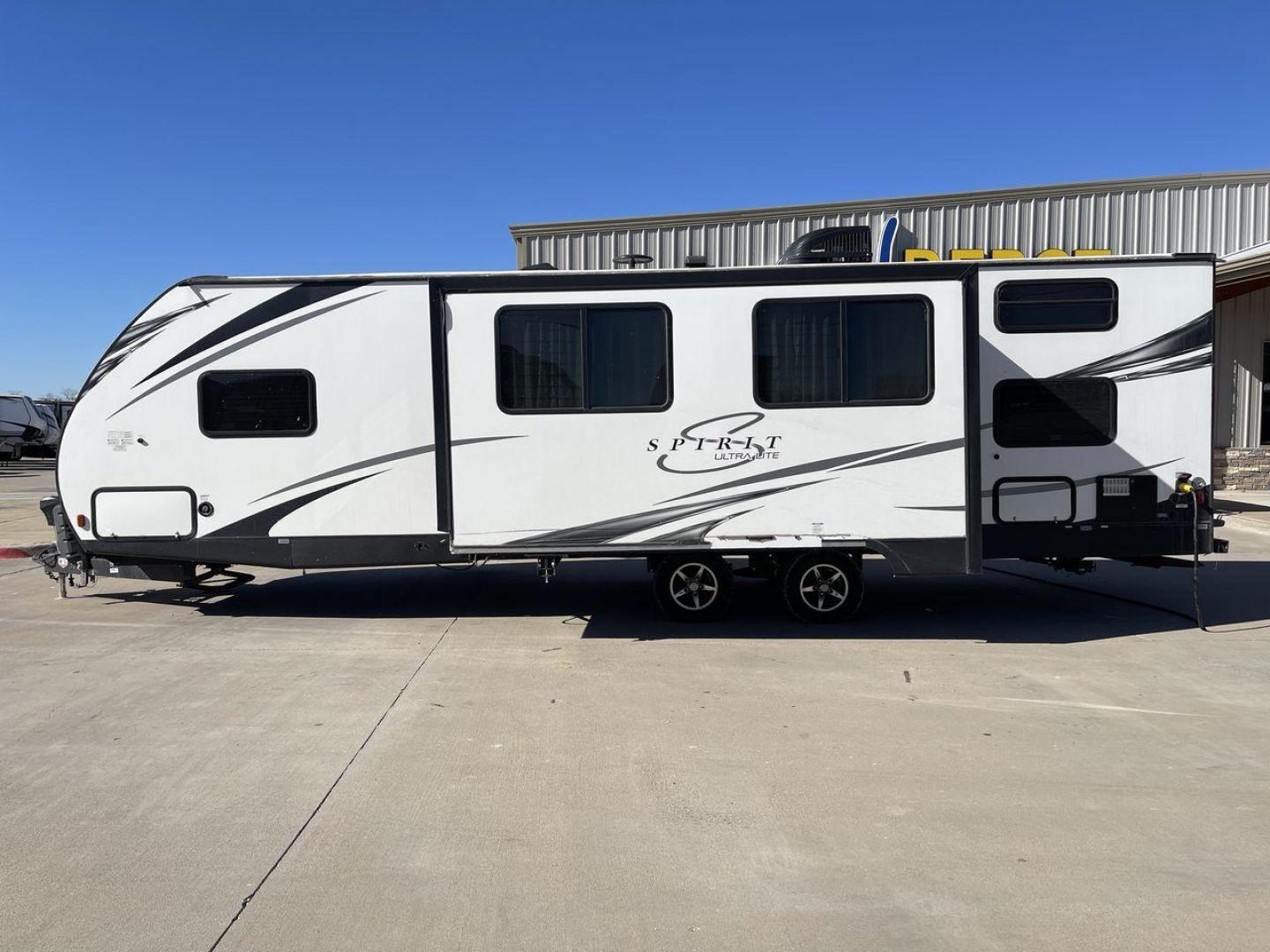 2019 FOREST RIVER SPIRIT 2963BH (5ZT2SBVB9KS) , Length: 33.92 ft. | Dry Weight: 6,408 lbs. | Slides: 1 transmission, located at 4319 N Main St, Cleburne, TX, 76033, (817) 678-5133, 32.385960, -97.391212 - This 2019 Forest River Spirit 2963BH is a dual-axle aluminum wheel setup measuring just under 34 feet long. It has a dry weight of 6,408 lbs. and a payload capacity of 1,192 lbs. It also has a manageable hitch weight of 760 lbs. It features two doors and one slide. This travel trailer offers sleepin - Photo#21