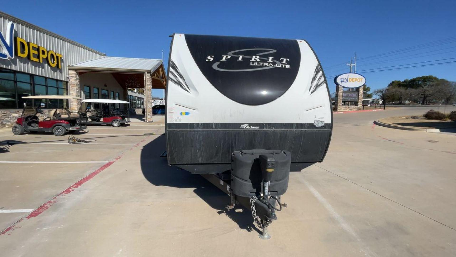 2019 FOREST RIVER SPIRIT 2963BH (5ZT2SBVB9KS) , Length: 33.92 ft. | Dry Weight: 6,408 lbs. | Slides: 1 transmission, located at 4319 N Main St, Cleburne, TX, 76033, (817) 678-5133, 32.385960, -97.391212 - This 2019 Forest River Spirit 2963BH is a dual-axle aluminum wheel setup measuring just under 34 feet long. It has a dry weight of 6,408 lbs. and a payload capacity of 1,192 lbs. It also has a manageable hitch weight of 760 lbs. It features two doors and one slide. This travel trailer offers sleepin - Photo#4