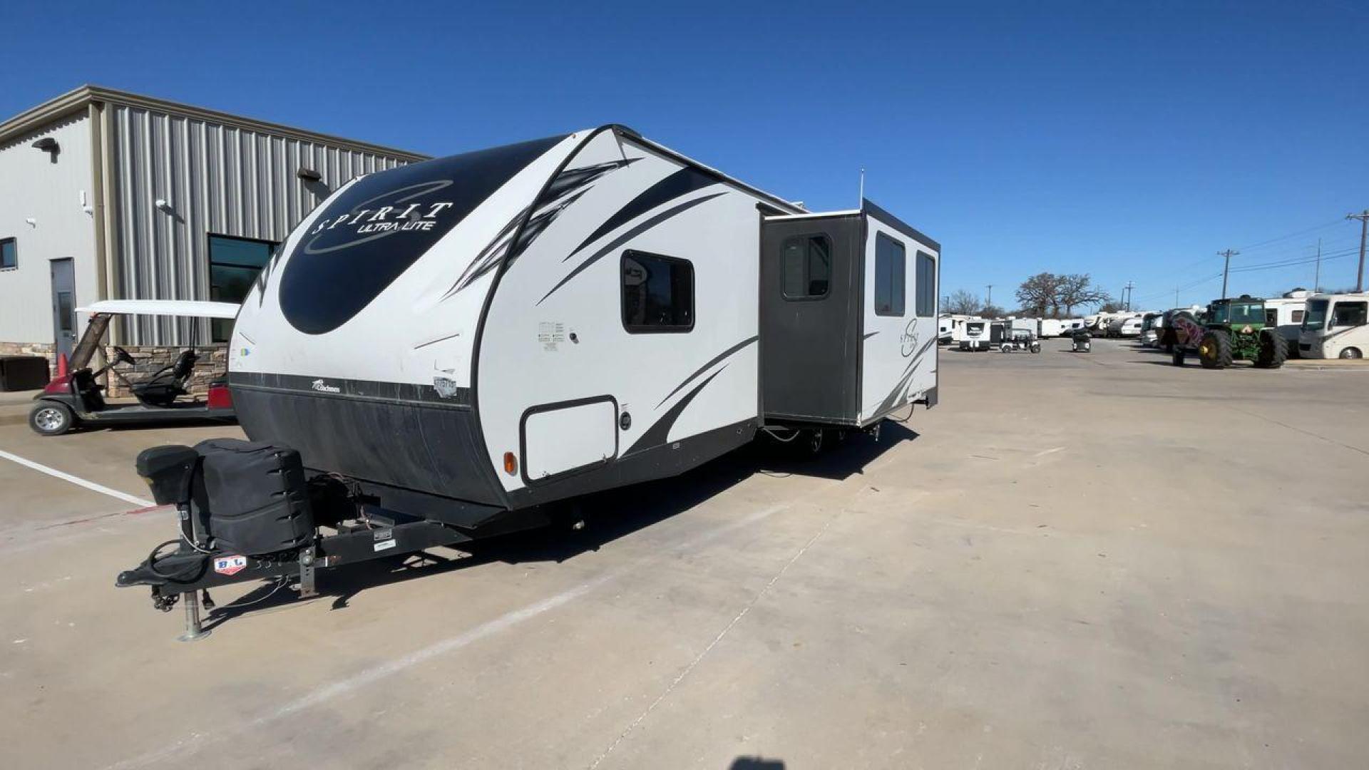 2019 FOREST RIVER SPIRIT 2963BH (5ZT2SBVB9KS) , Length: 33.92 ft. | Dry Weight: 6,408 lbs. | Slides: 1 transmission, located at 4319 N Main St, Cleburne, TX, 76033, (817) 678-5133, 32.385960, -97.391212 - This 2019 Forest River Spirit 2963BH is a dual-axle aluminum wheel setup measuring just under 34 feet long. It has a dry weight of 6,408 lbs. and a payload capacity of 1,192 lbs. It also has a manageable hitch weight of 760 lbs. It features two doors and one slide. This travel trailer offers sleepin - Photo#5