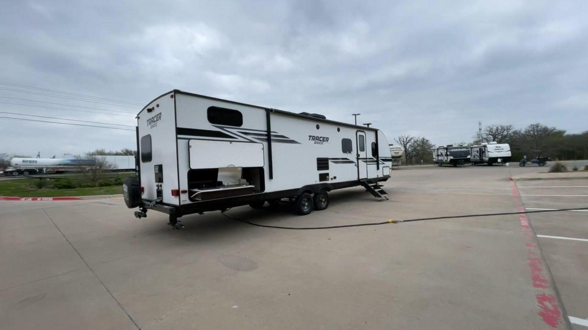 2019 FOREST RIVER TRACER 31BHD (5ZT2TRWB9KB) , located at 4319 N Main St, Cleburne, TX, 76033, (817) 678-5133, 32.385960, -97.391212 - Photo#1