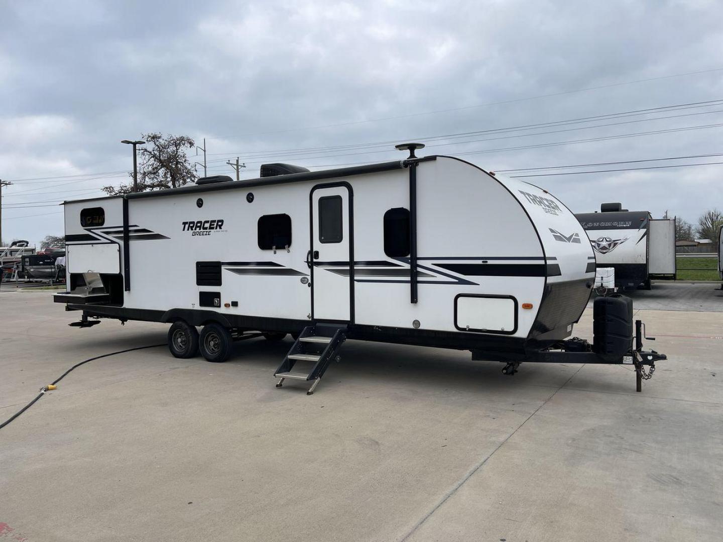 2019 FOREST RIVER TRACER 31BHD (5ZT2TRWB9KB) , located at 4319 N Main St, Cleburne, TX, 76033, (817) 678-5133, 32.385960, -97.391212 - Photo#23