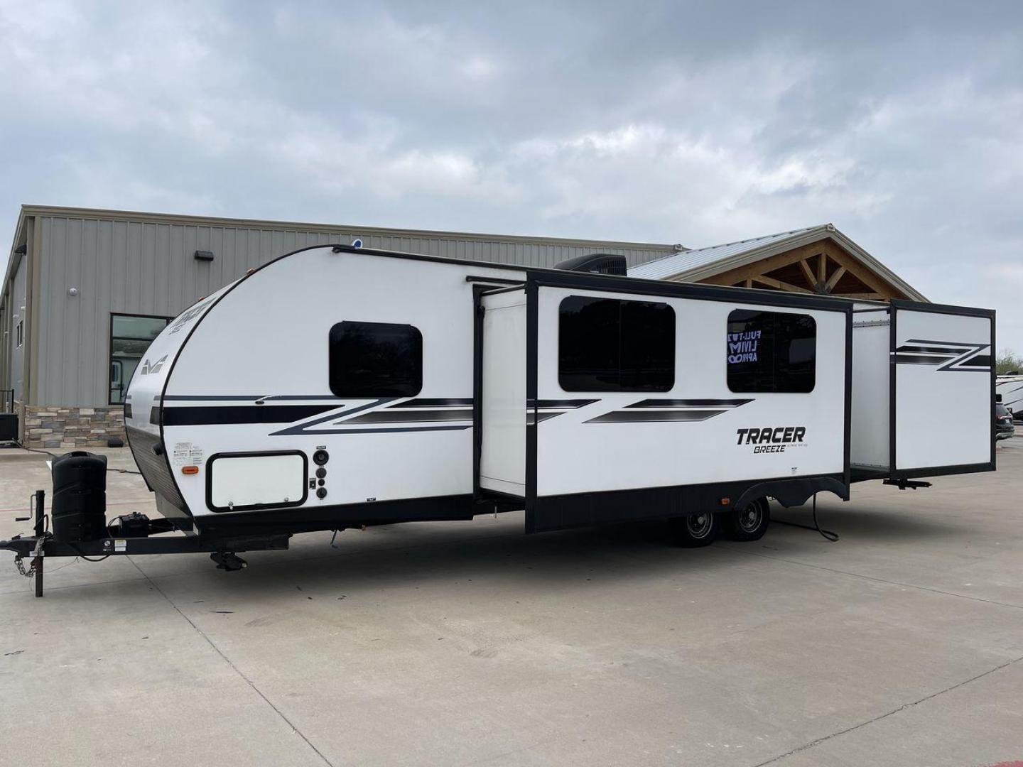 2019 FOREST RIVER TRACER 31BHD (5ZT2TRWB9KB) , located at 4319 N Main St, Cleburne, TX, 76033, (817) 678-5133, 32.385960, -97.391212 - Photo#24