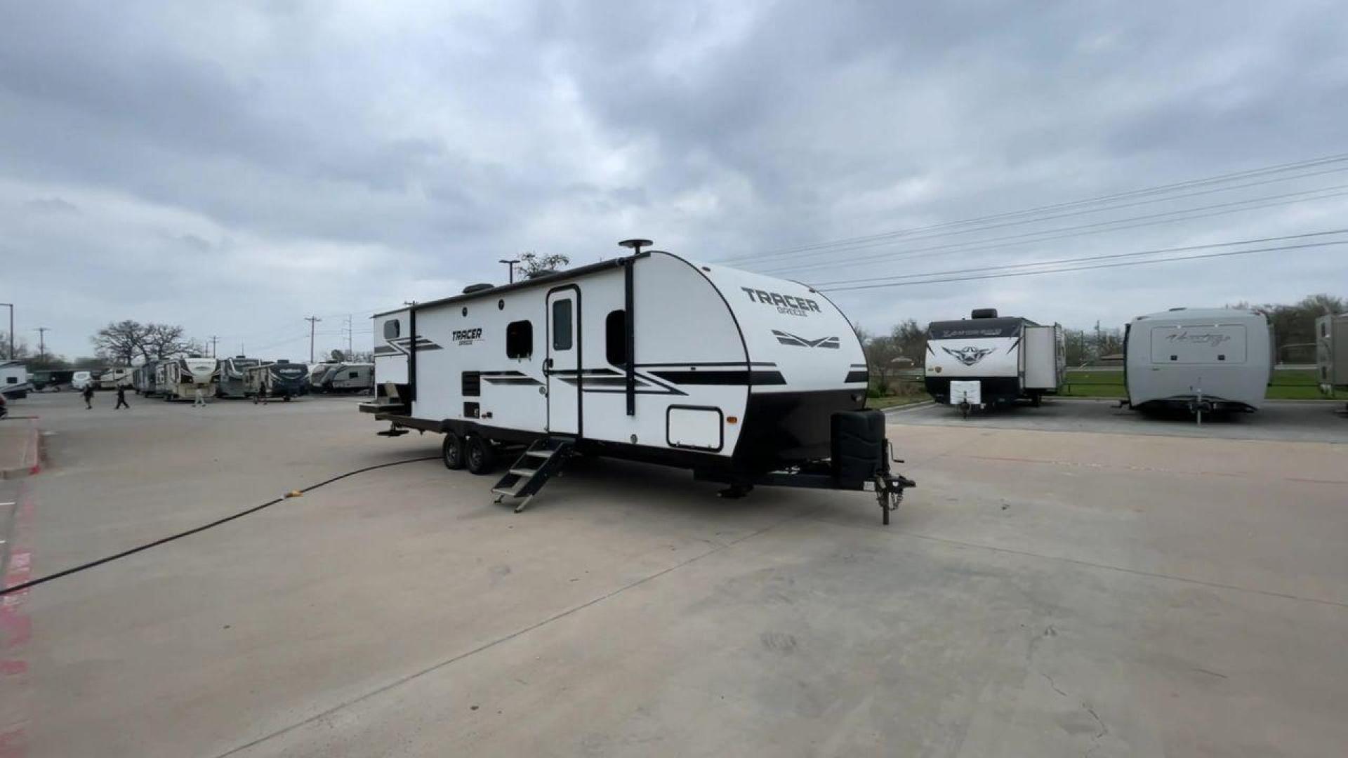 2019 FOREST RIVER TRACER 31BHD (5ZT2TRWB9KB) , located at 4319 N Main St, Cleburne, TX, 76033, (817) 678-5133, 32.385960, -97.391212 - Photo#3