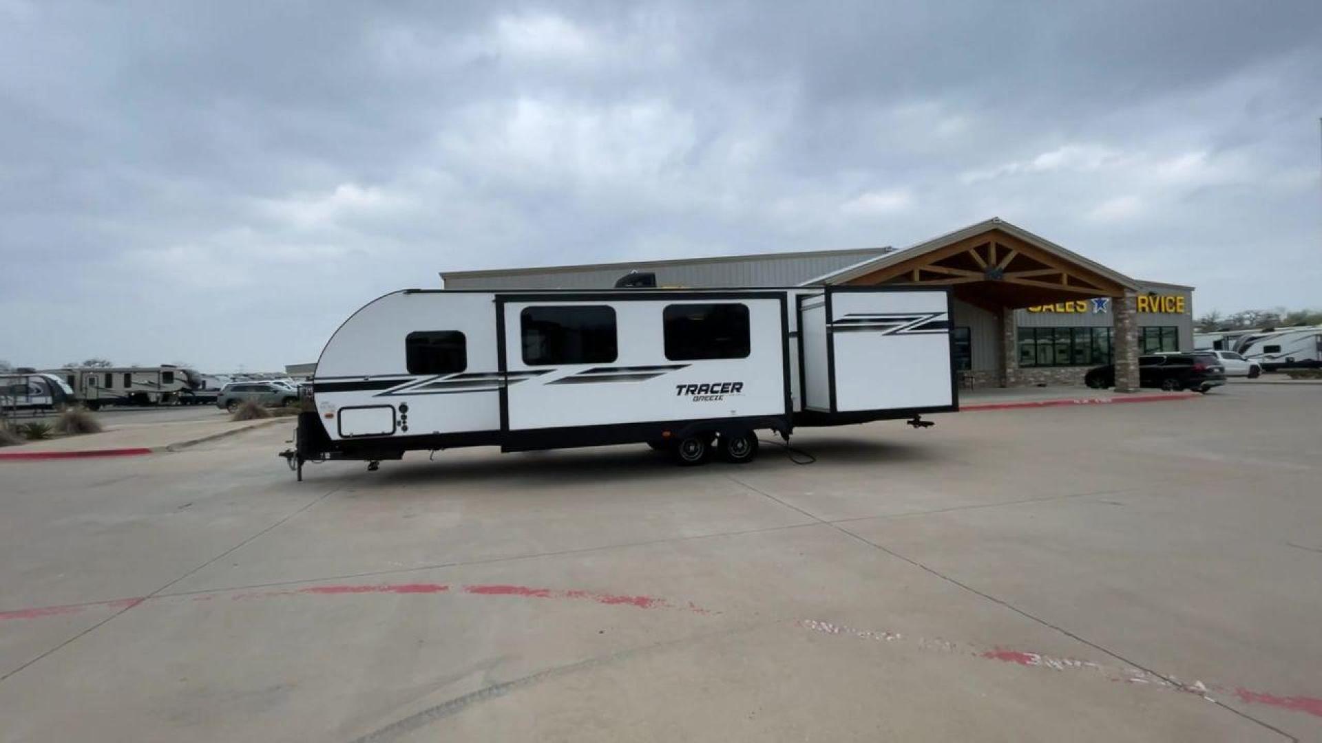 2019 FOREST RIVER TRACER 31BHD (5ZT2TRWB9KB) , located at 4319 N Main St, Cleburne, TX, 76033, (817) 678-5133, 32.385960, -97.391212 - Photo#6