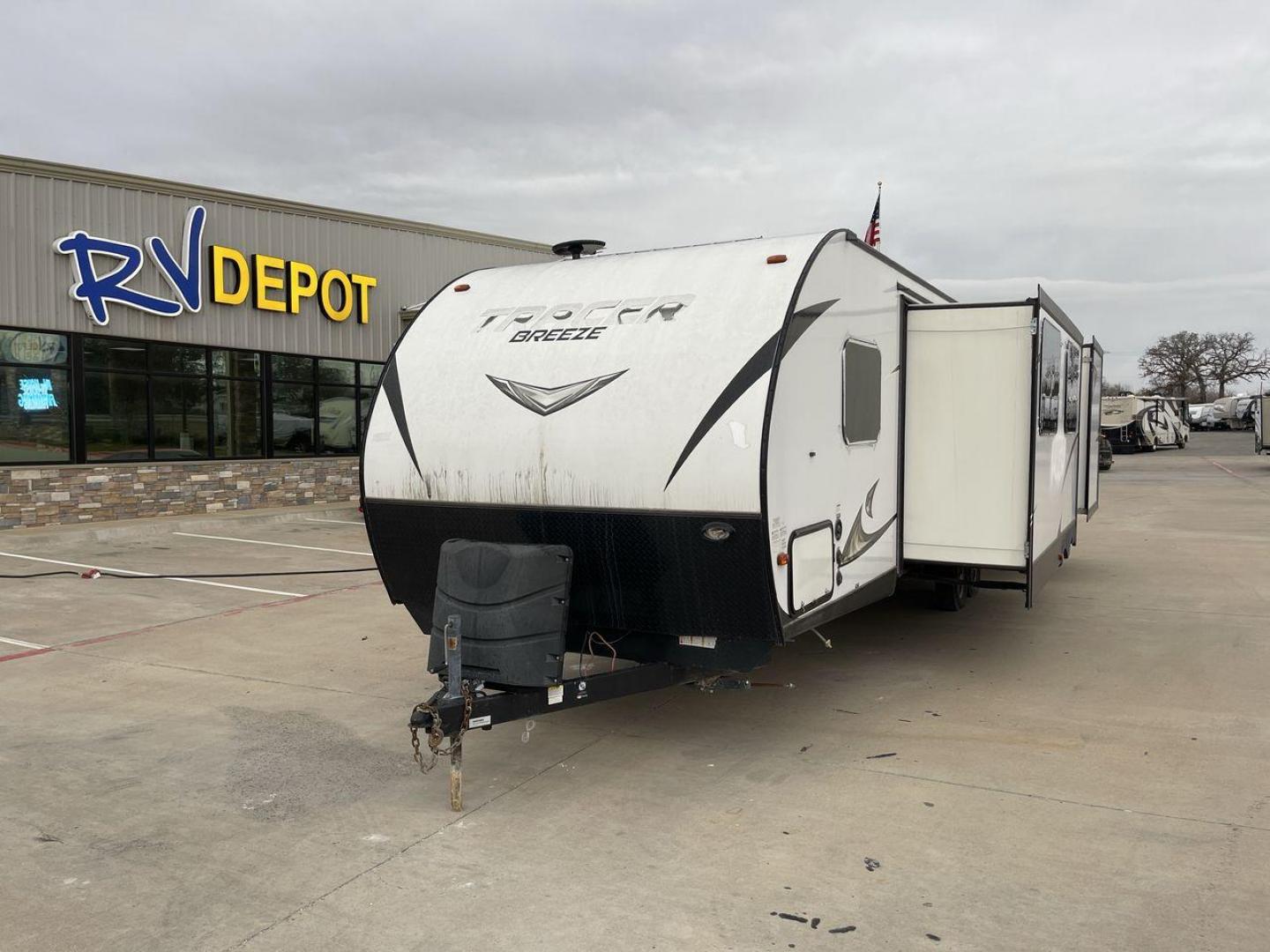 2019 WHITE FOREST RIVER TRACER 31BHD (5ZT2TRWB2KB) , Length: 34.5 ft. | Dry Weight: 6,300 lbs. | Slides: 2 transmission, located at 4319 N Main St, Cleburne, TX, 76033, (817) 678-5133, 32.385960, -97.391212 - The 2019 Forest River Tracer 31BHD is a travel trailer designed for families who prioritize comfort, functionality, and adventure. The rear section is dedicated to a comfortable bunkhouse with multiple sleeping arrangements, providing a private and entertaining space for children or guests. Measurin - Photo#0